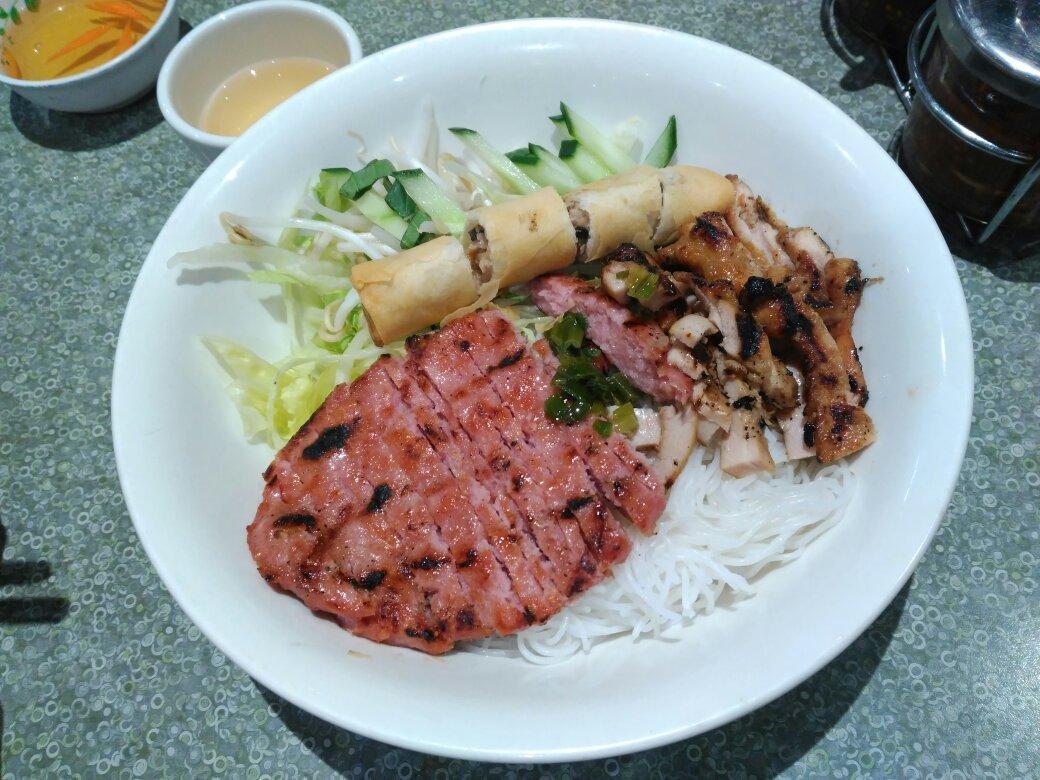Pho Tau Bay