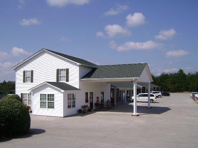 Douglas Inn & Suites