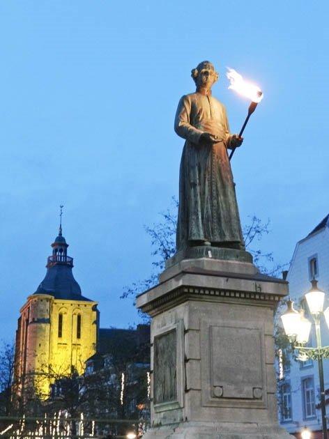 Standbeeld van Minckelers