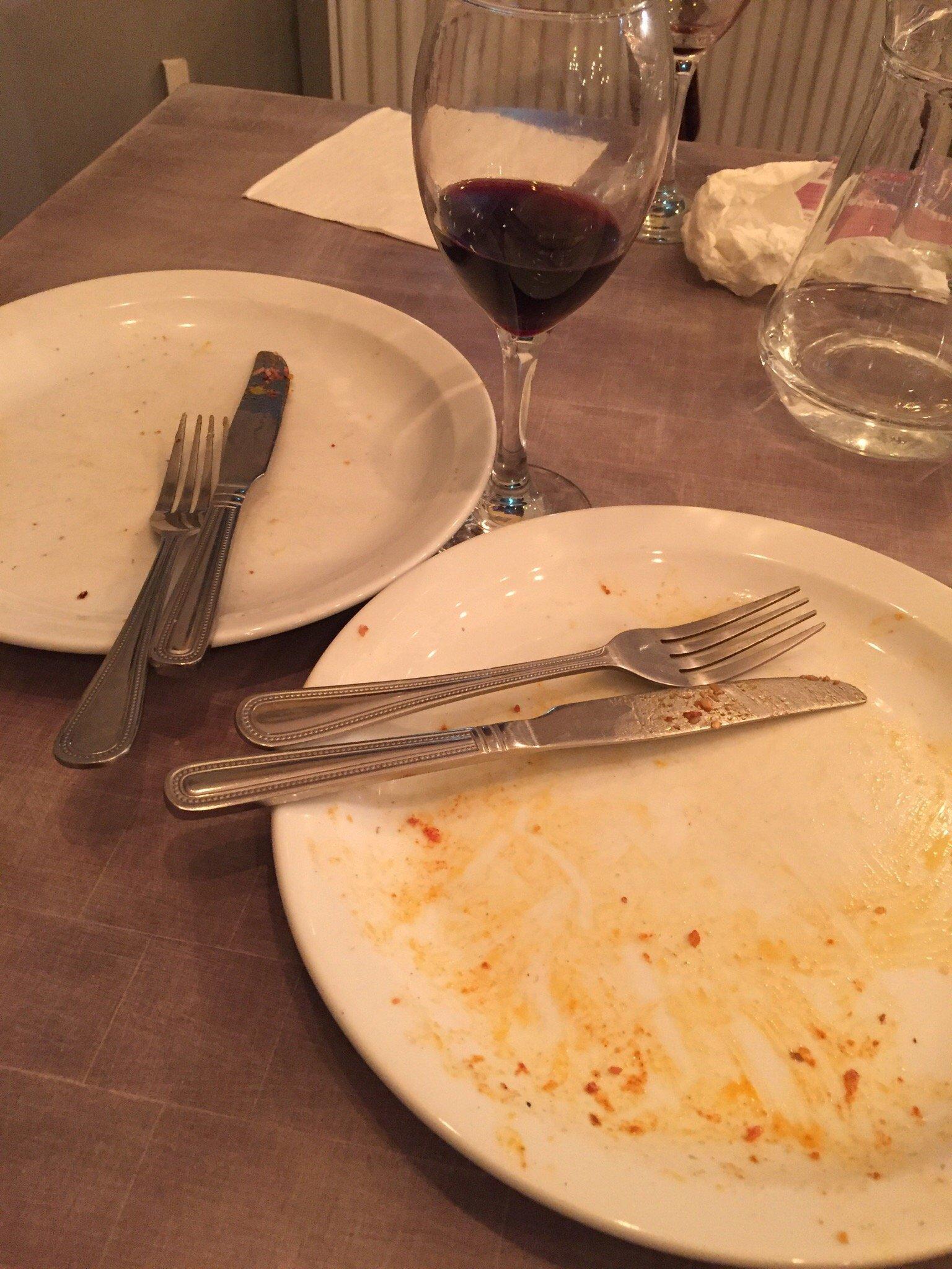 Davardi's Pizza Bar, Monton