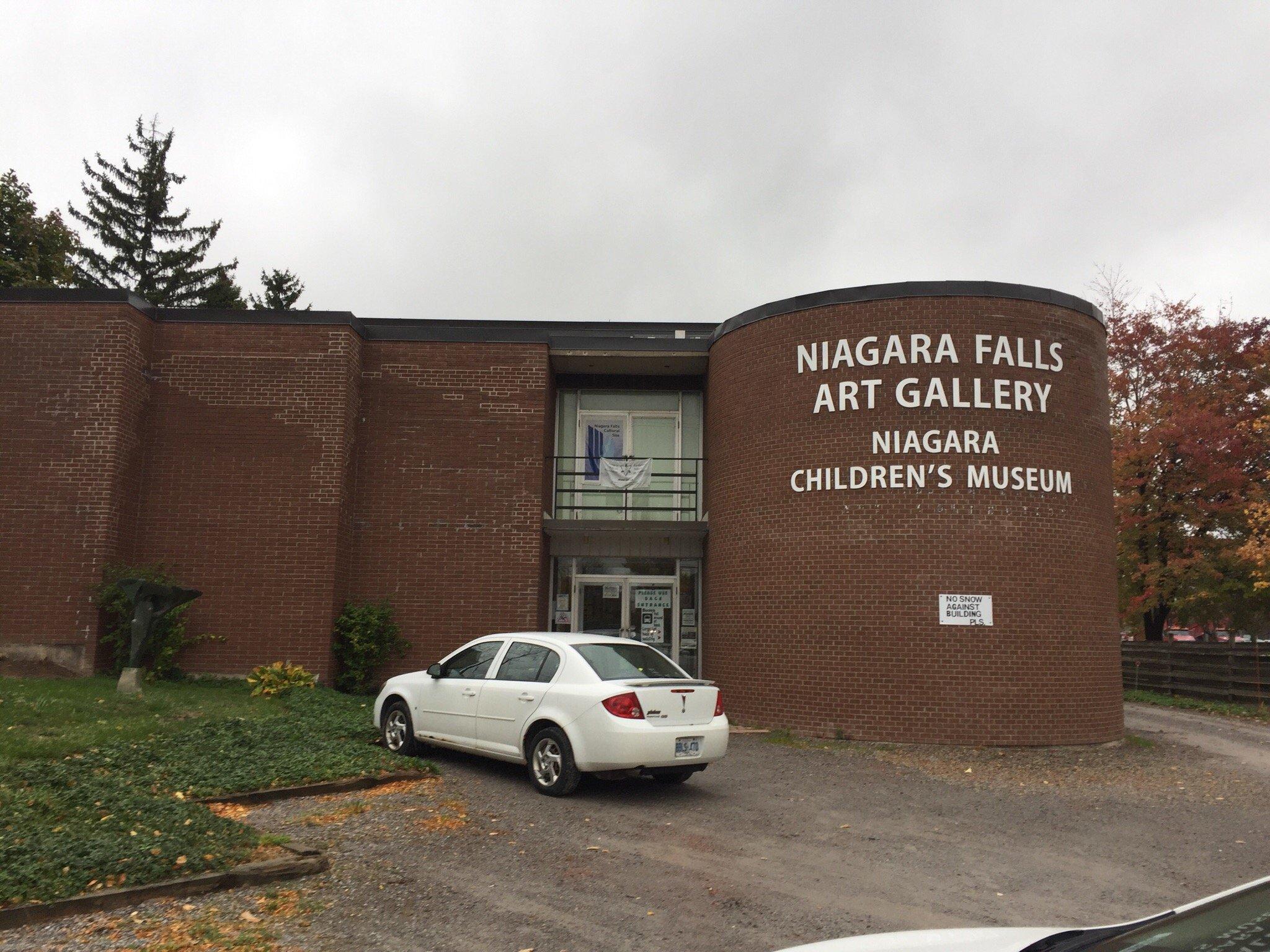 Photo by Lesterbeach