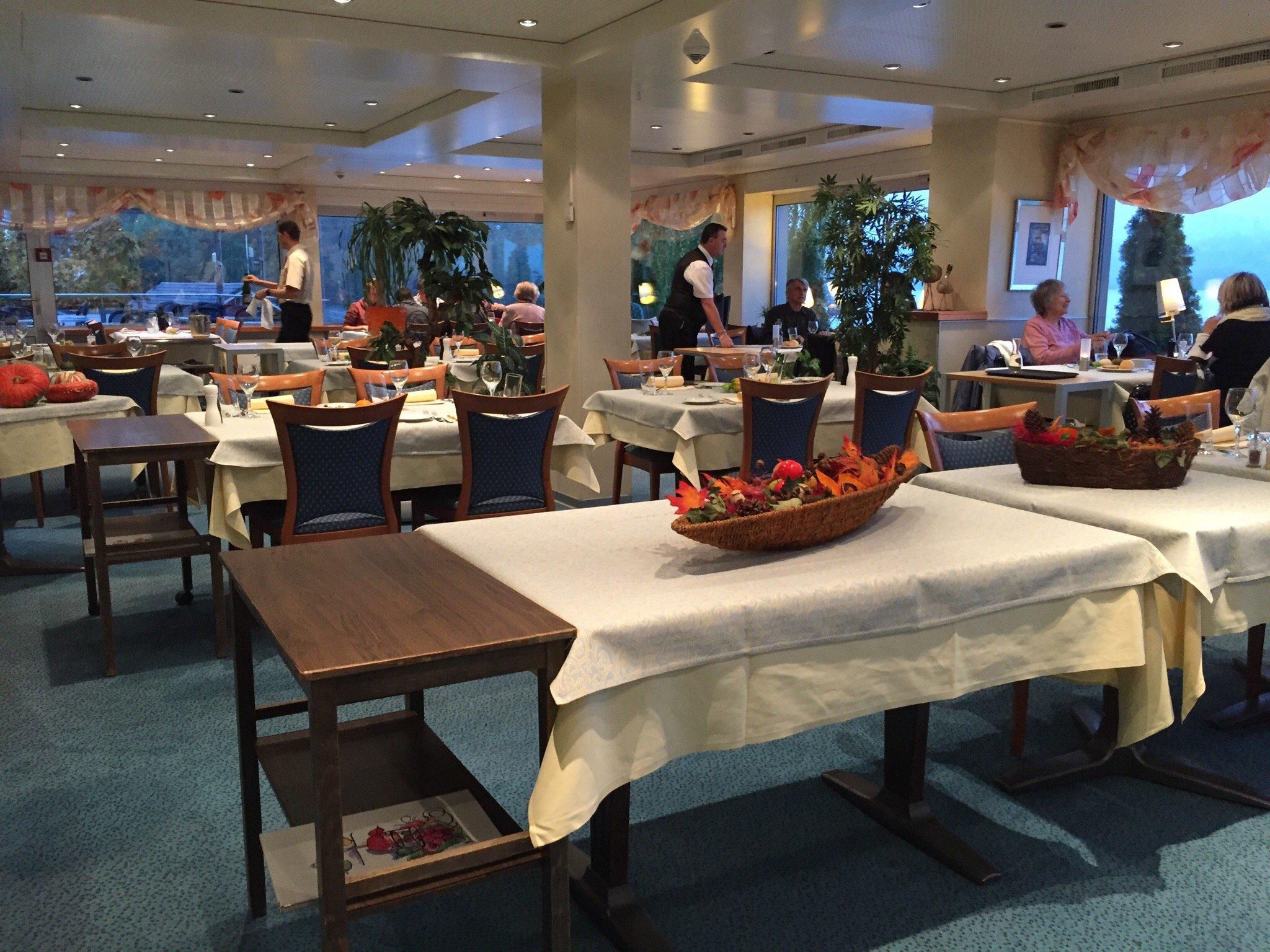 Photo by redlightonsinger