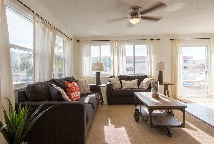 Sunny Shores Inn & Suites