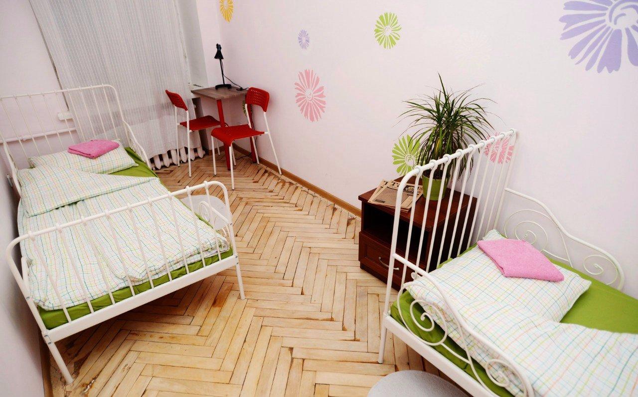 Tikhaya Paradnaya Na Pyati Uglakh