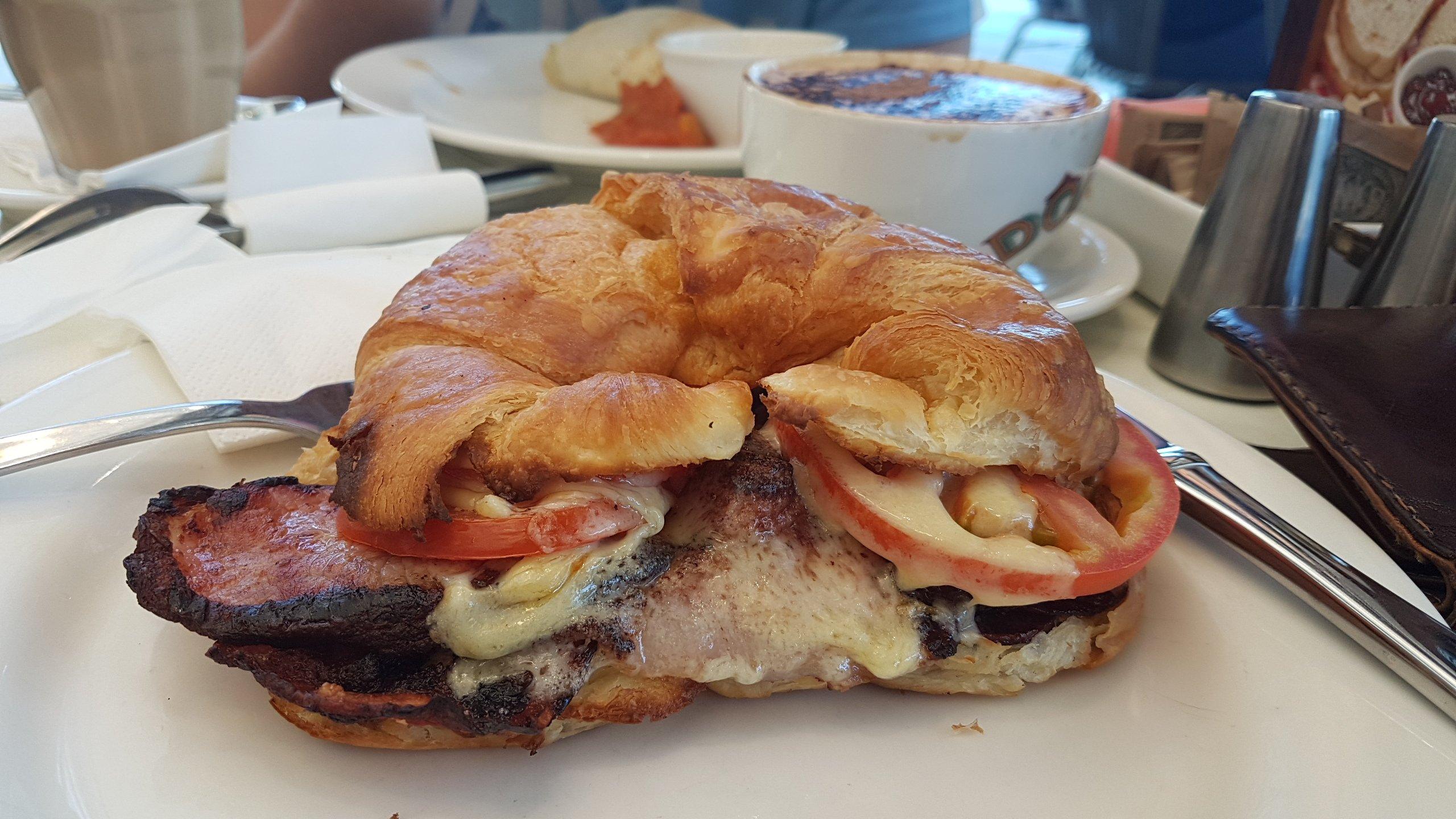 Photo by Wanderingradiotech