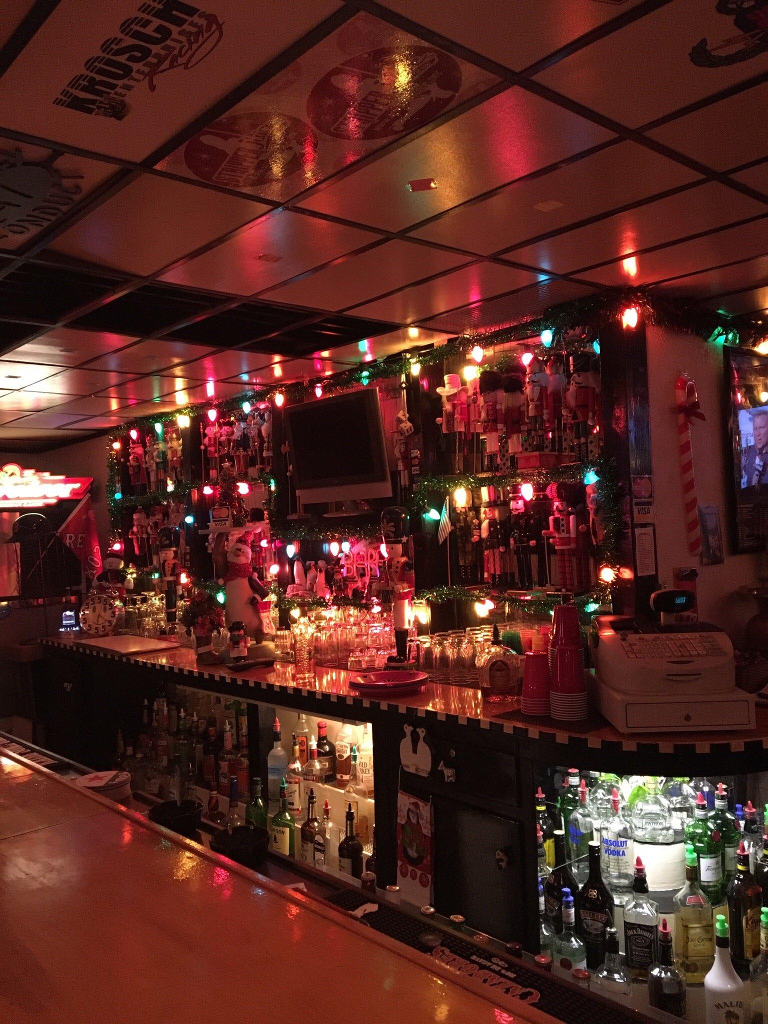 Carmen's Black & White Bar & Grill