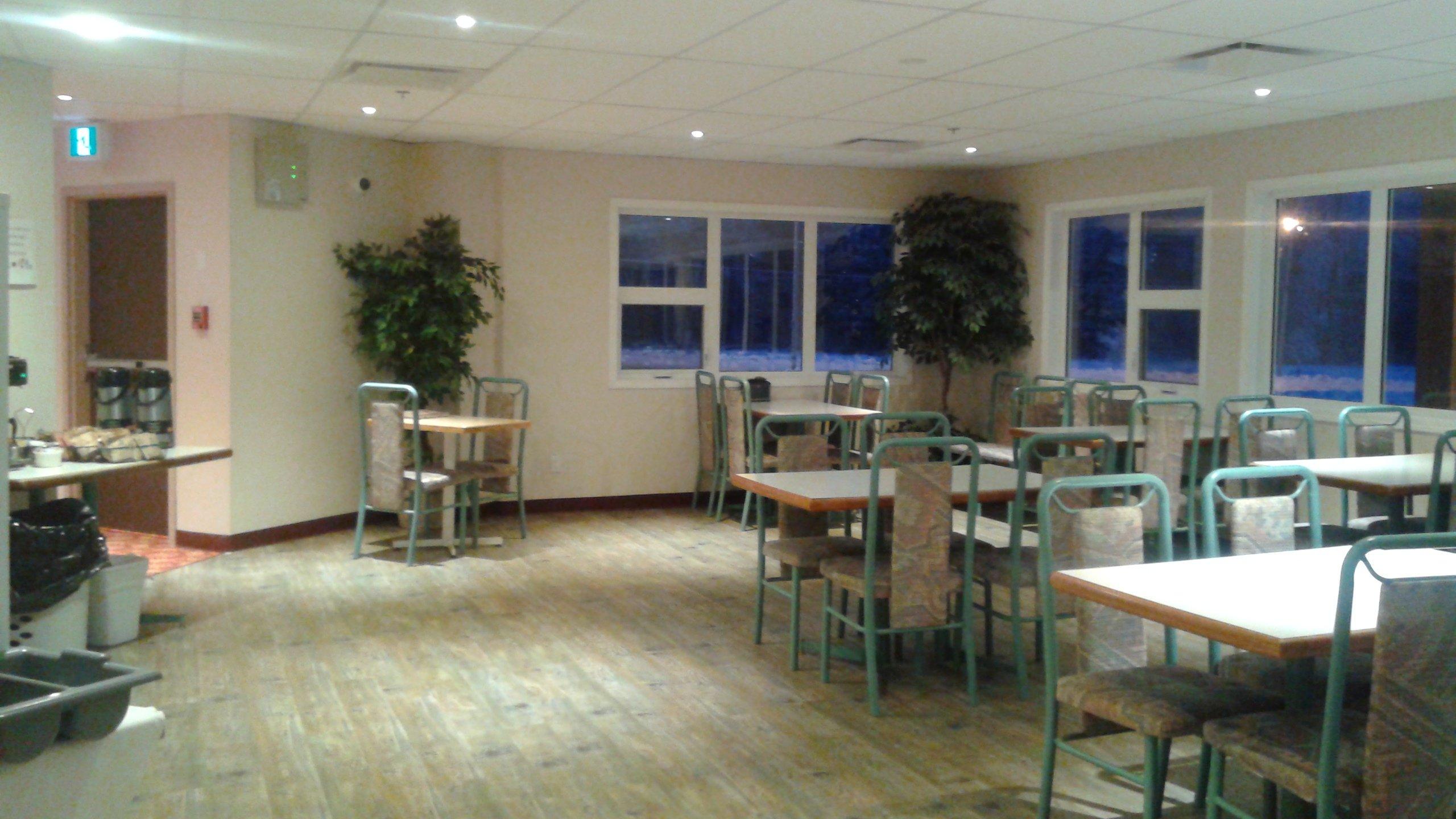 Royal Oak Inn & Suites