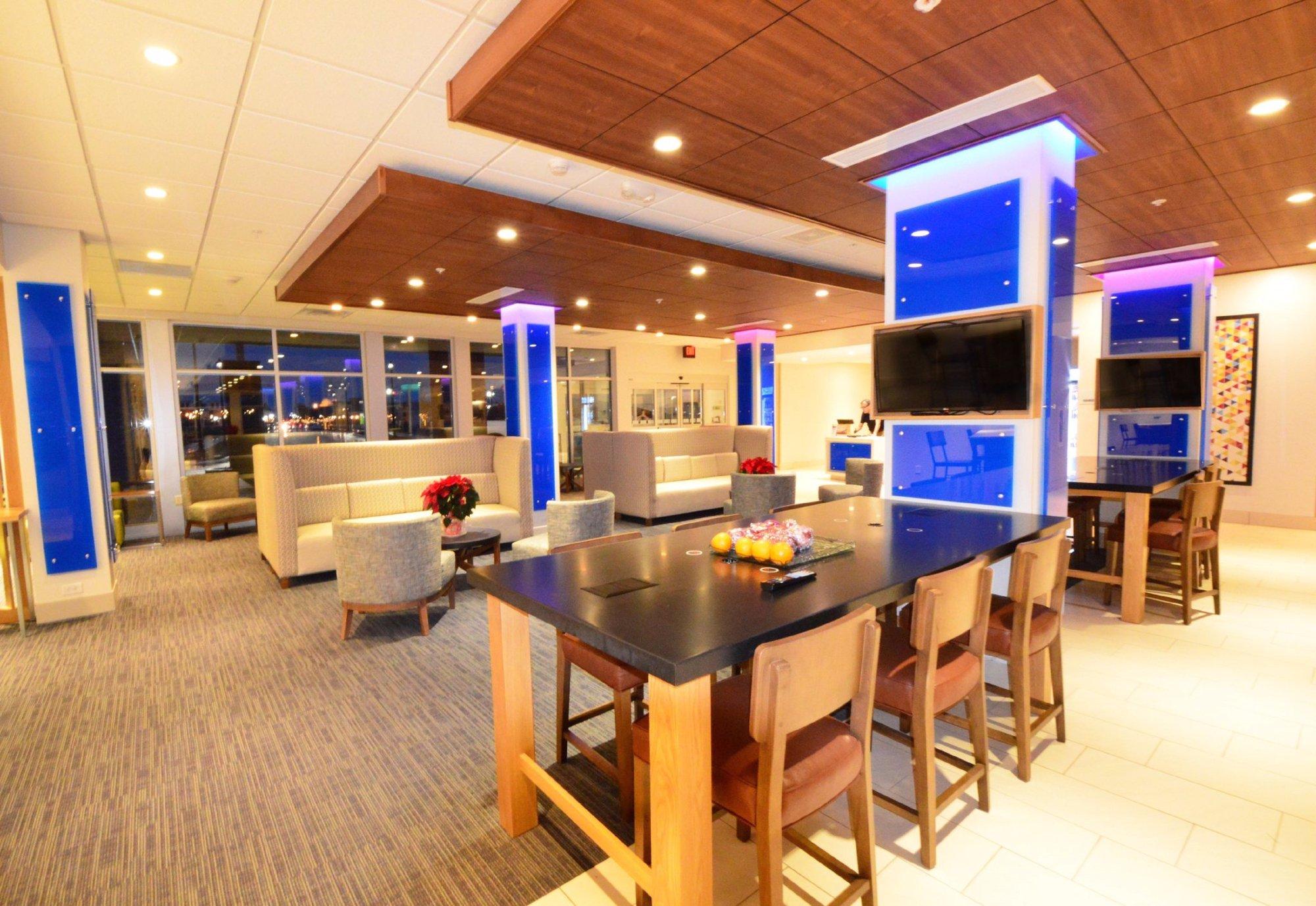 Holiday Inn Express & Suites Danville, an IHG hotel