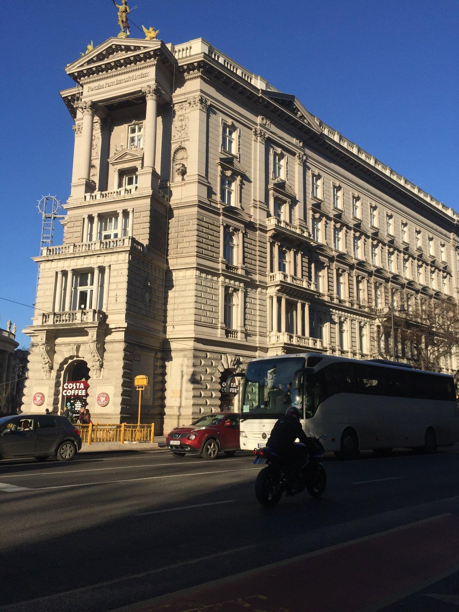 Adagio Hostel Basilica