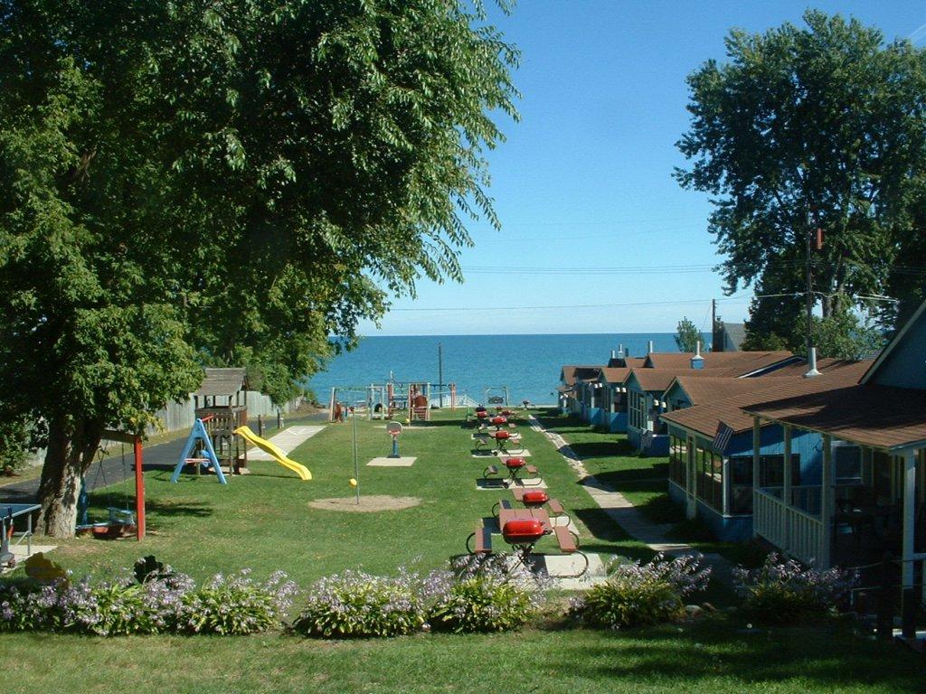 Lusky's Lakefront Cottages