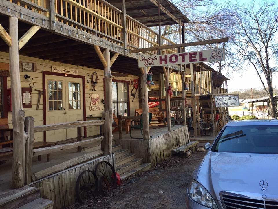 Buffalo Girls Hotel