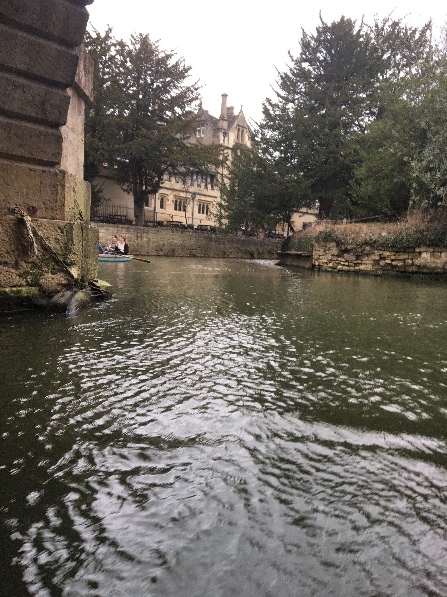 Magdalen Bridge Boathouse - Punting Tours