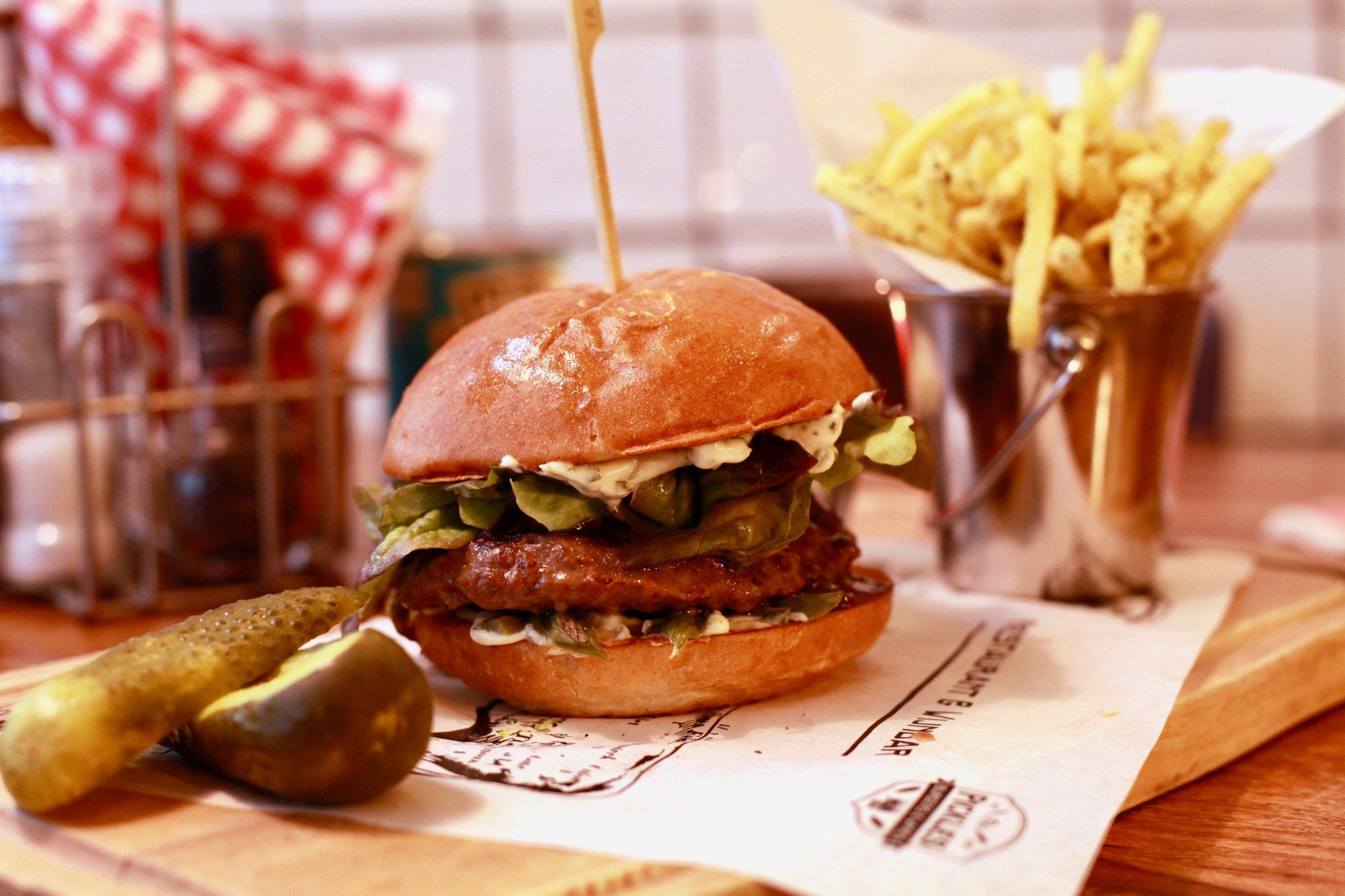 Firma Pickles Burgers & Wines