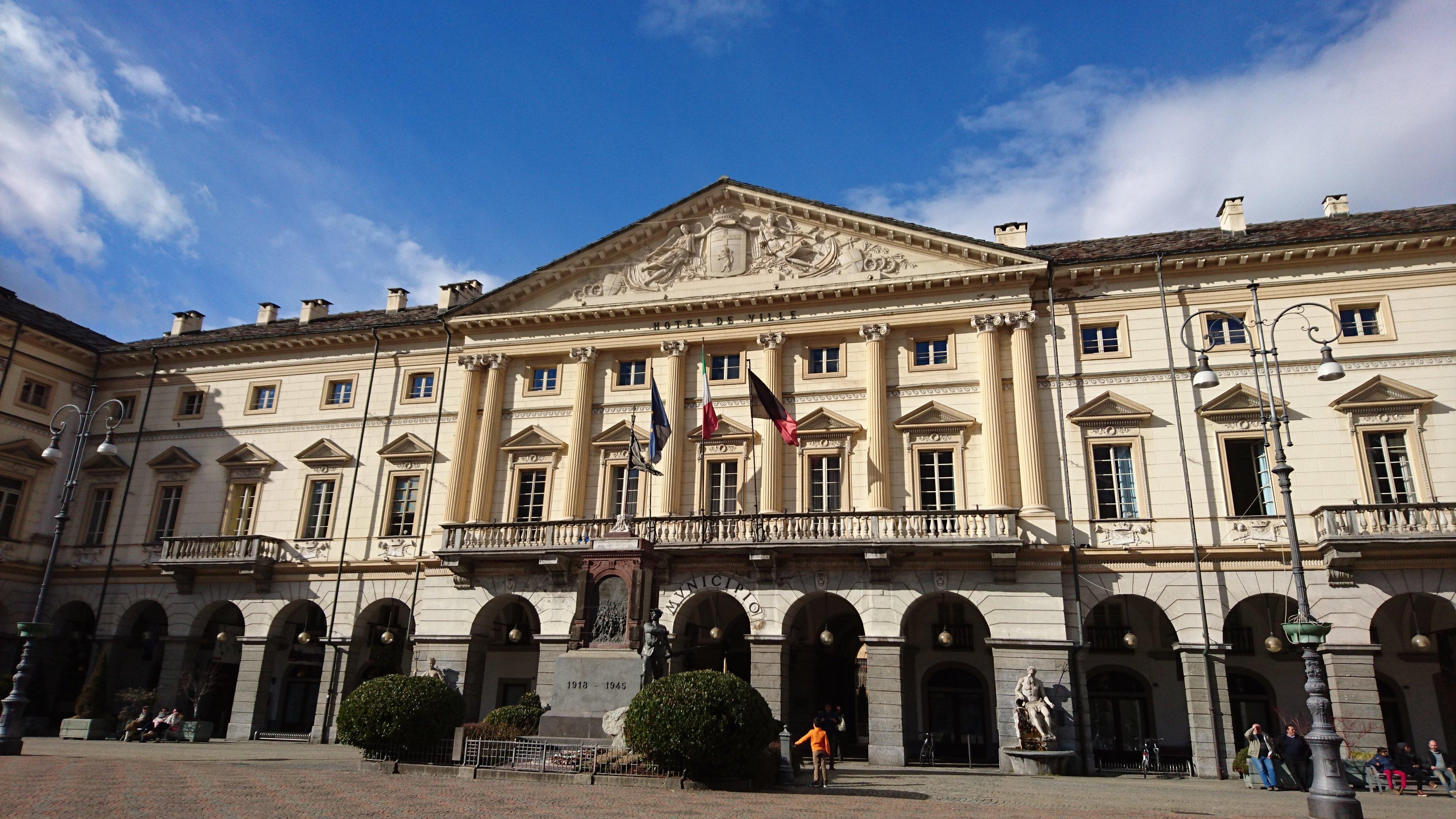 Piazza Emile Chanoux
