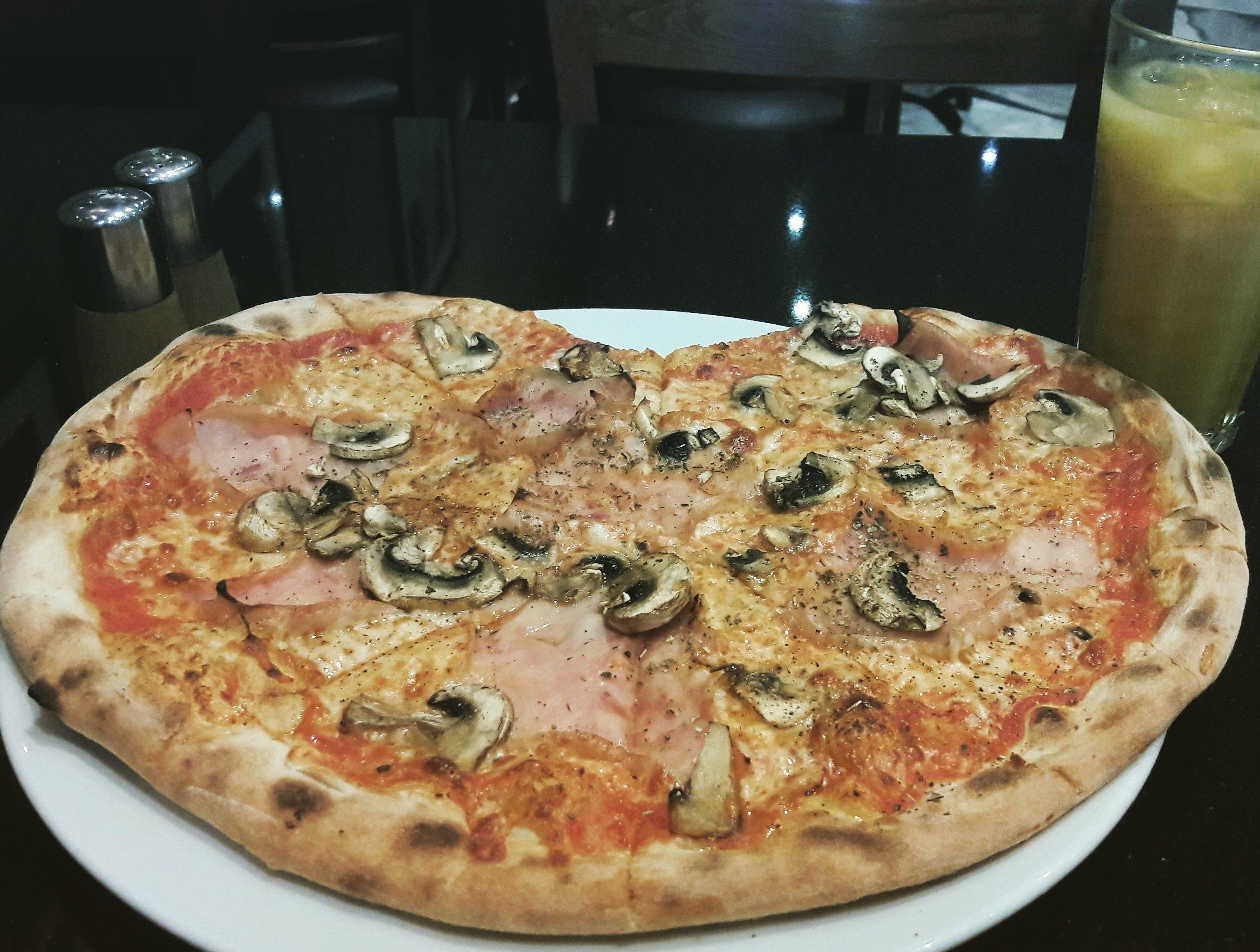 Amaretto Ristorante & Pizzeria