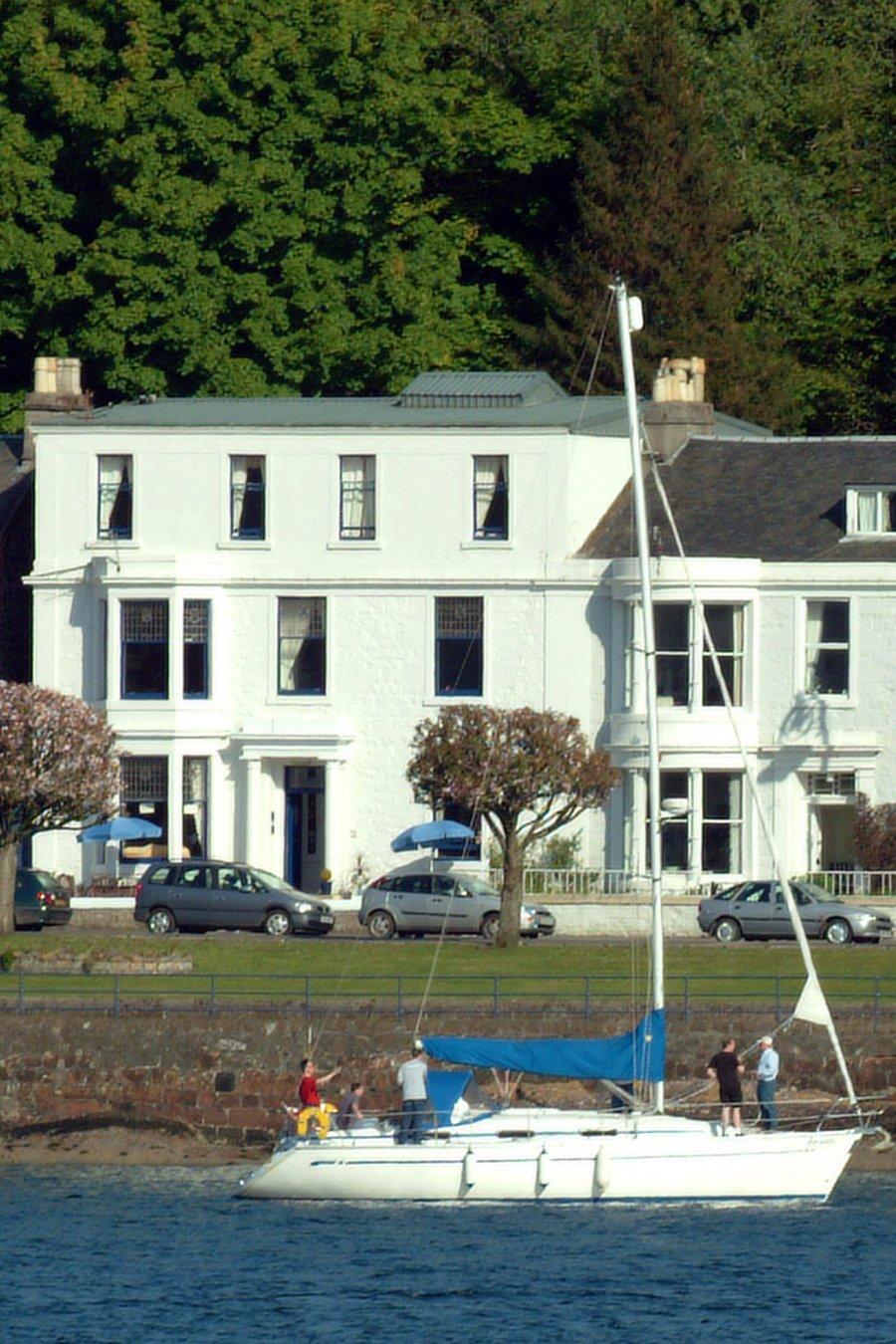 Commodore Guest House