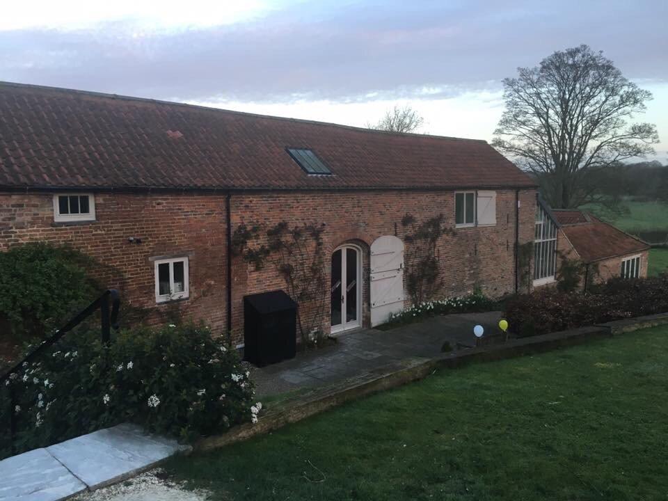 Thorganby Farm Cottages + Farmhouse B & B
