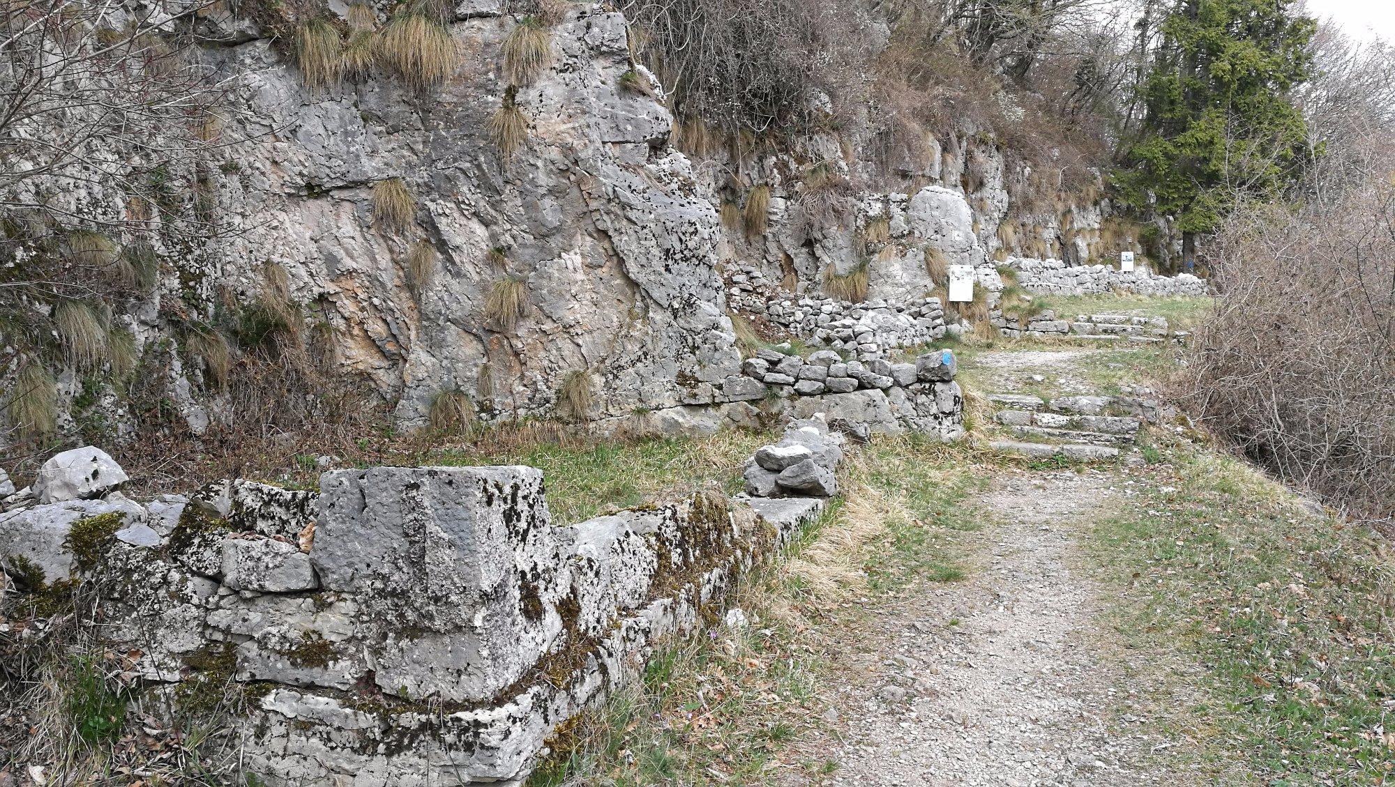 Percorso trincee sul Massiccio del Grappa – localita Col Campeggia