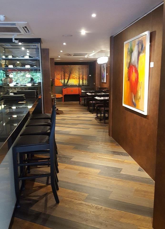 Moc Restaurant & Bar