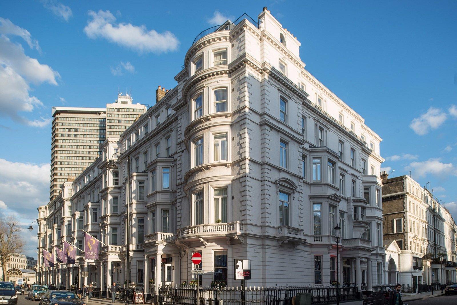 Park International Piano Bar & Restaurant