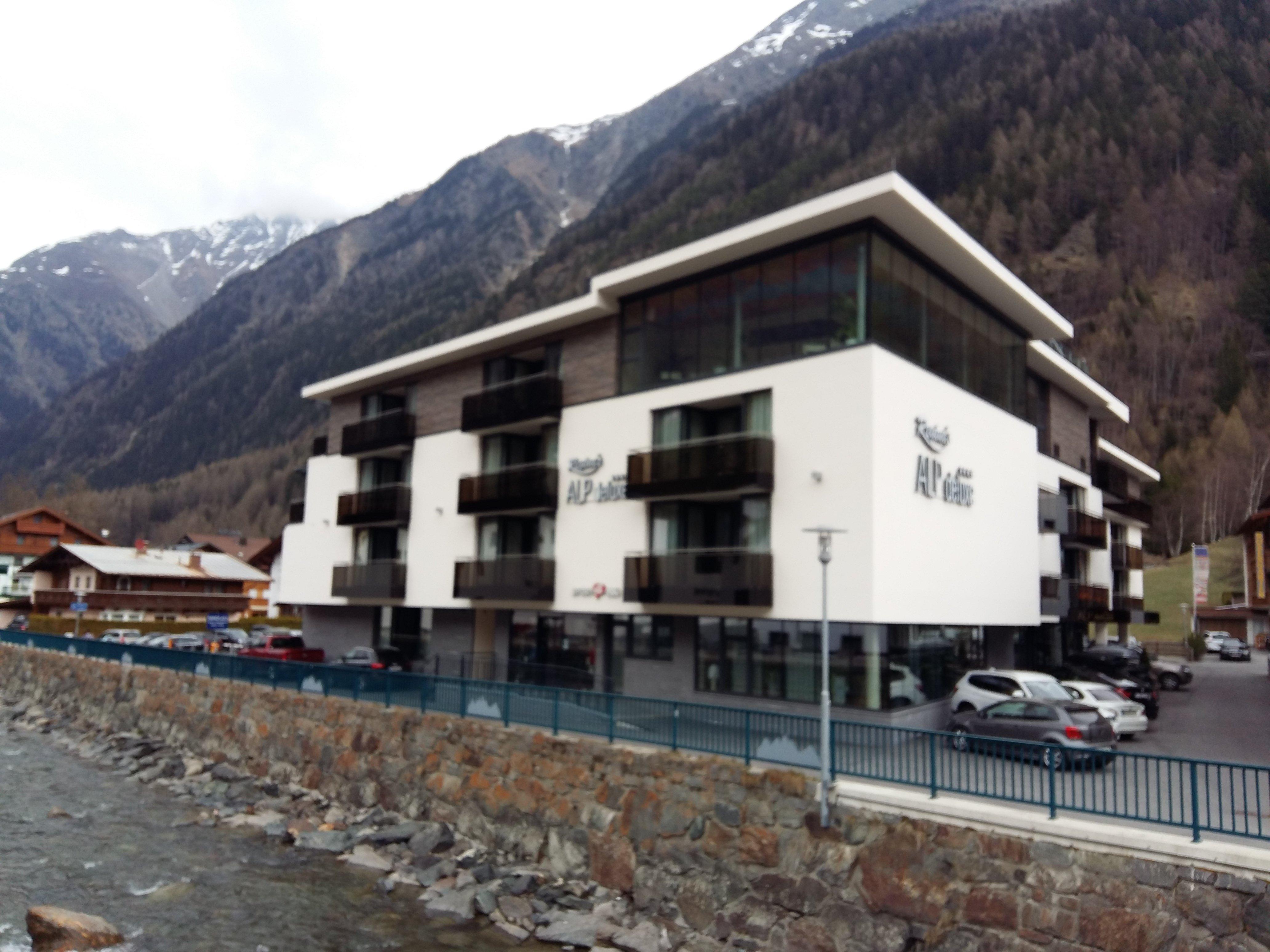 Photo by liescoremans