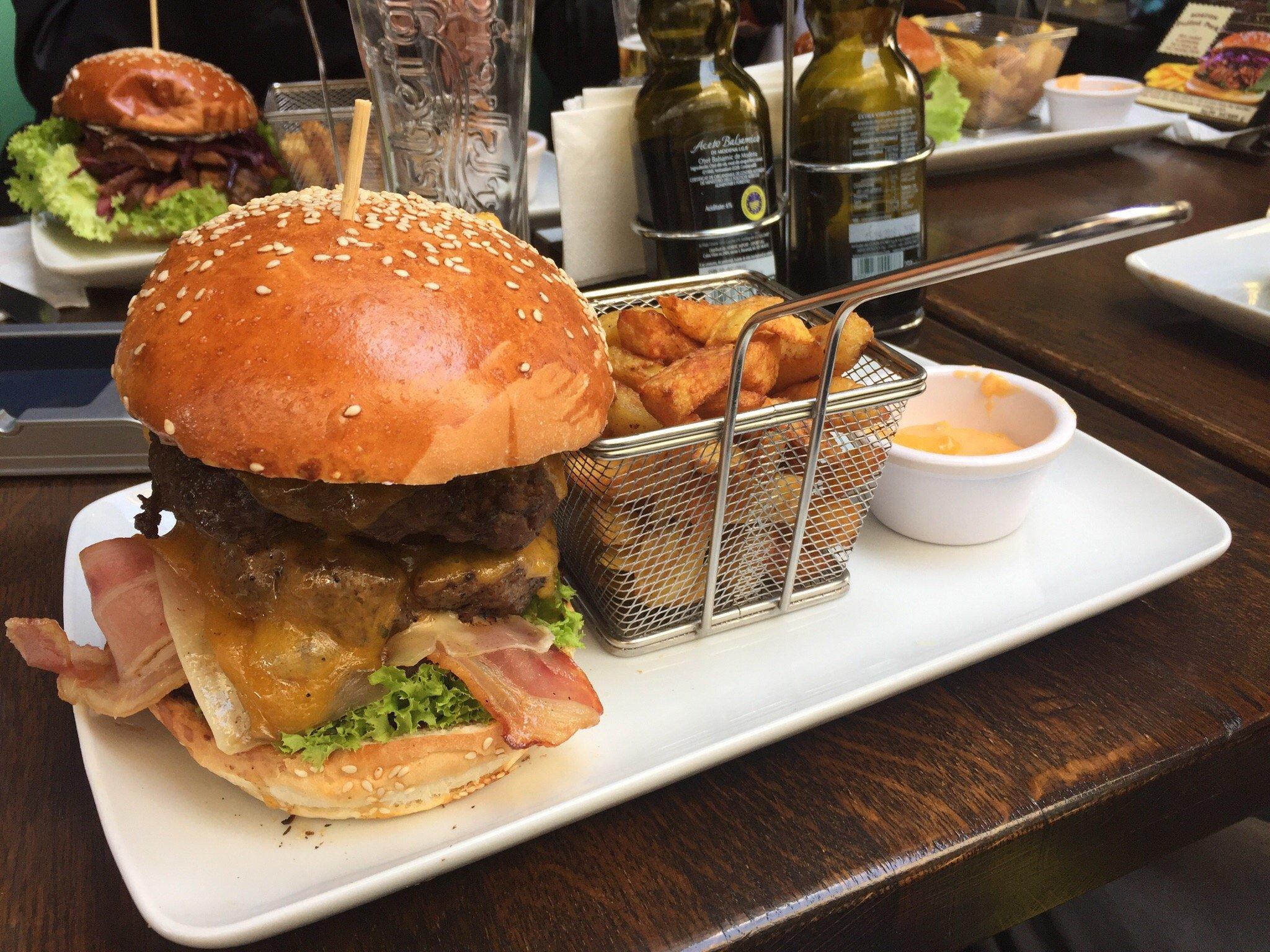 St. Patrick Irish Pub & Restaurant