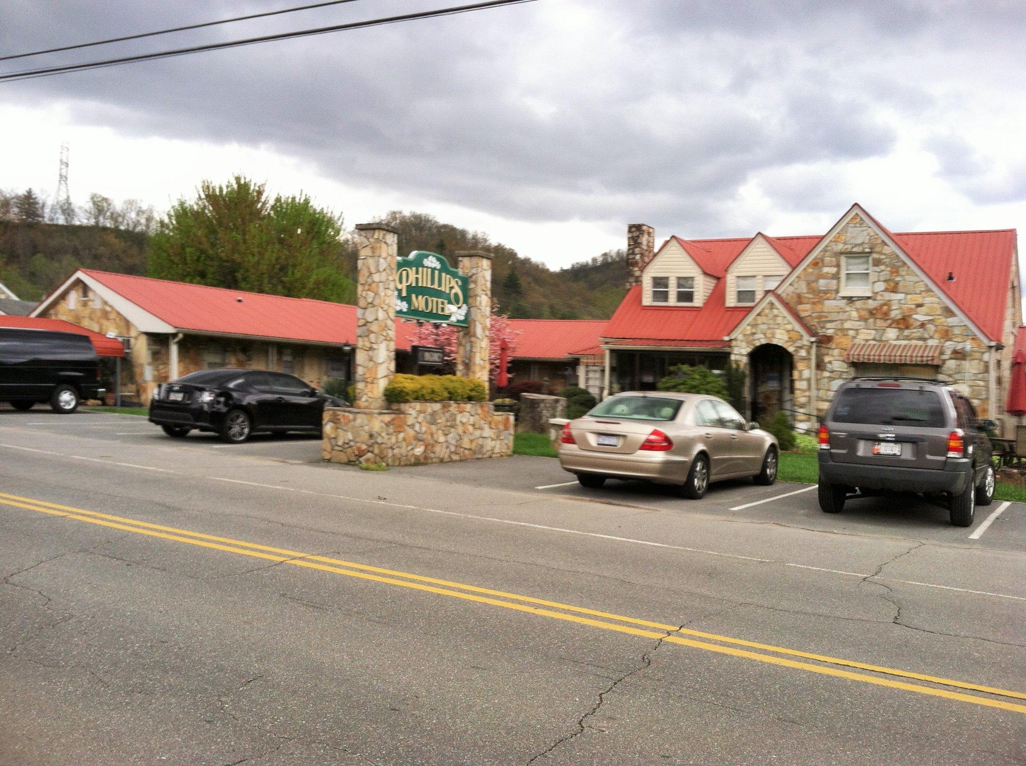Phillips Historic Motel & Cottages