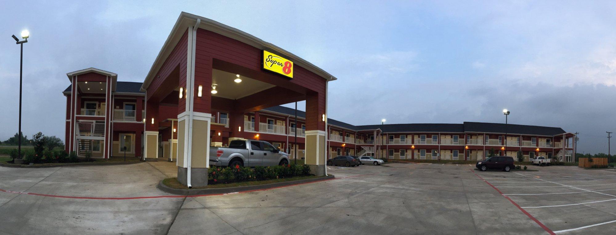 Super 8 by Wyndham Carrizo Springs