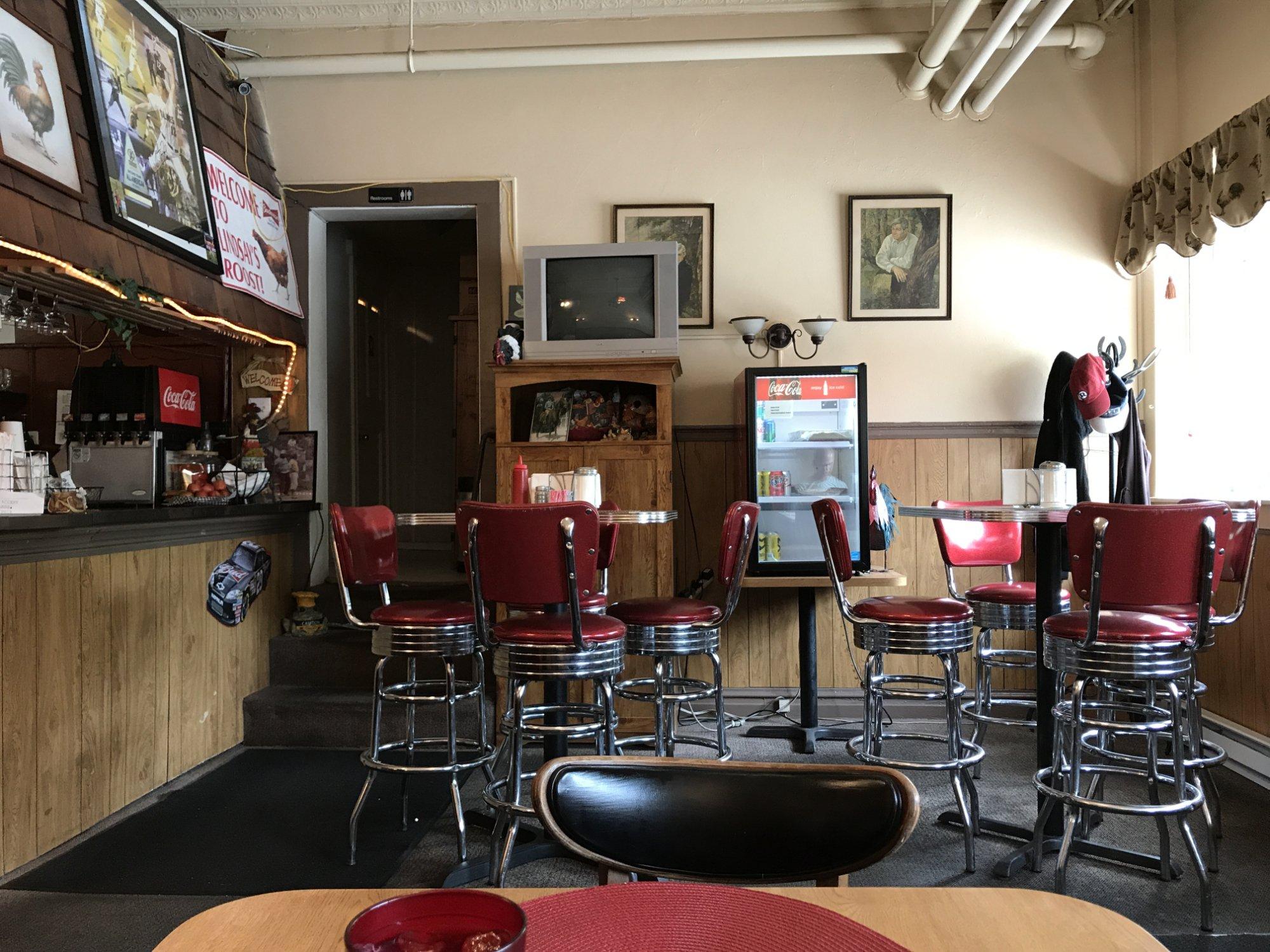 Lindsay's Roost Bar and Grill