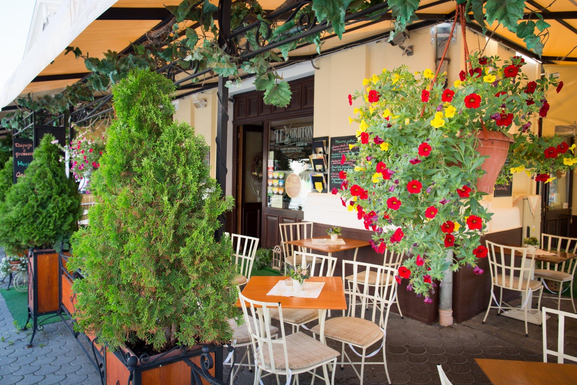 Le Griffon Cafe & Restaurant