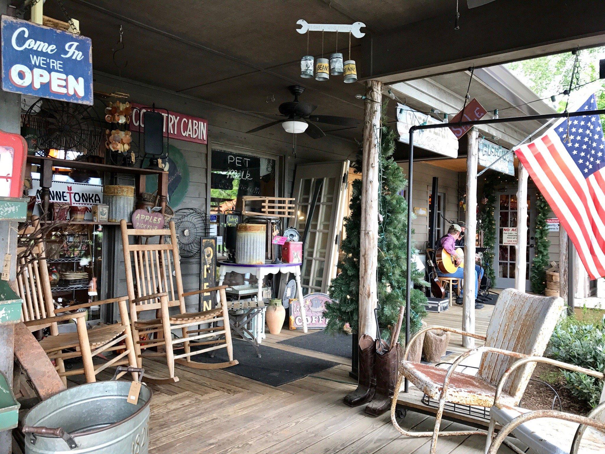 Redbone Willy's Trading Company