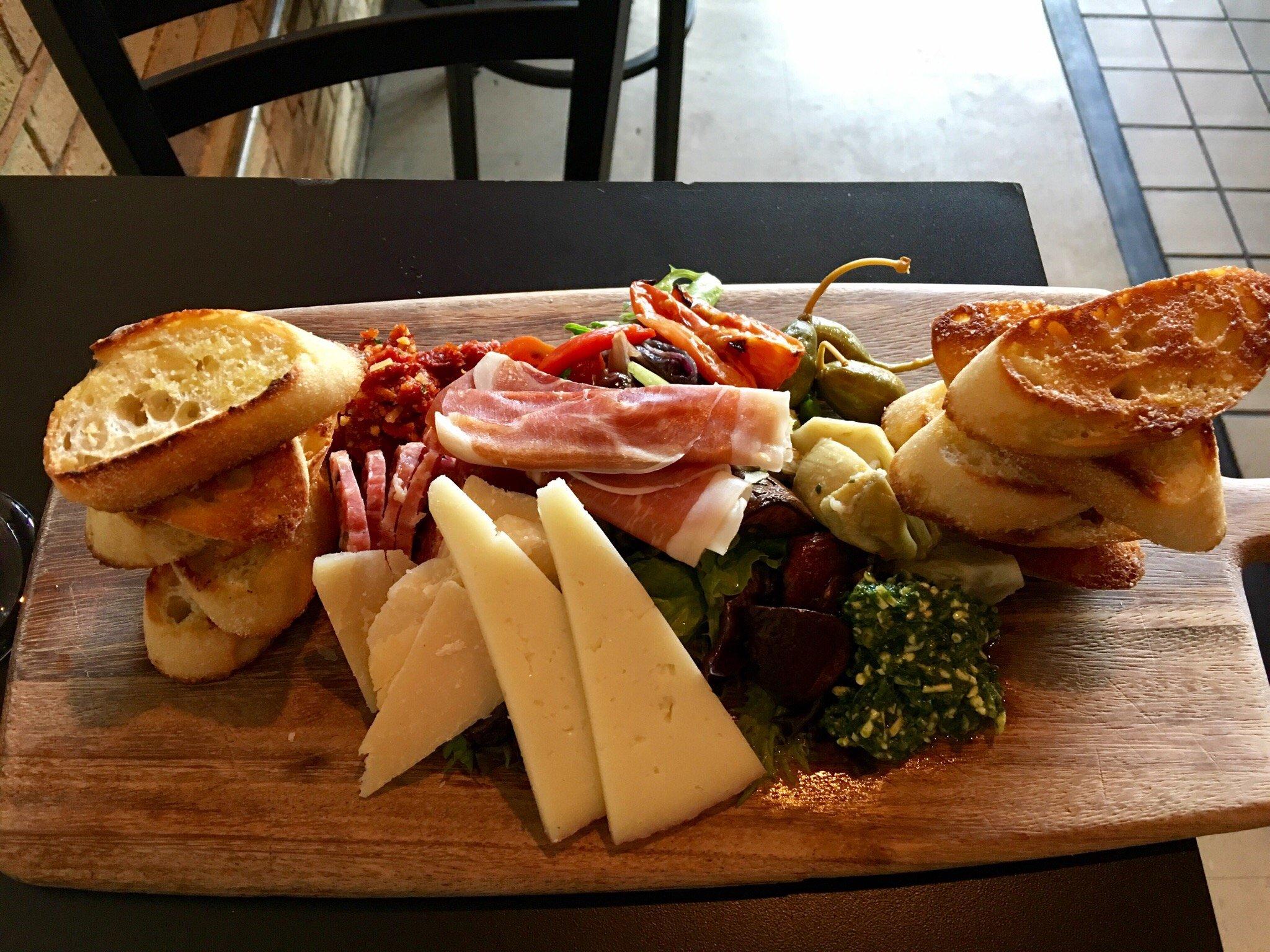 Rustica Eatery & Tavern