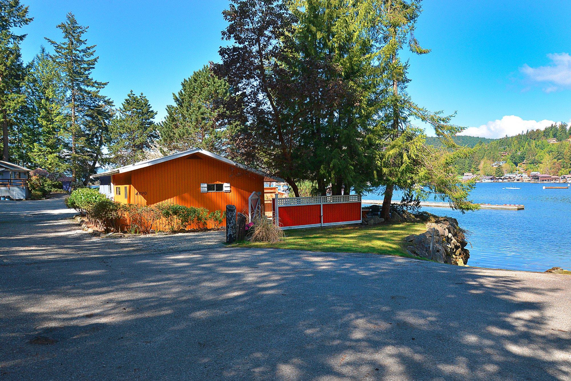 John Henry's Marina & Resort