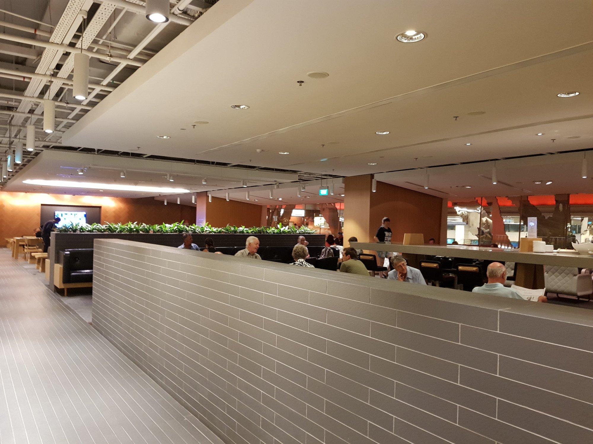 The Qantas Singapore Lounge