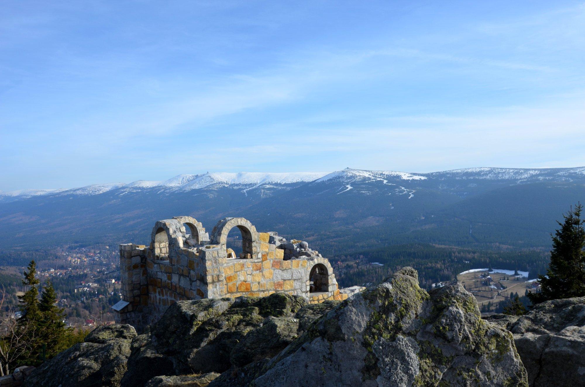 Tall Stone Peak & Lookout Point
