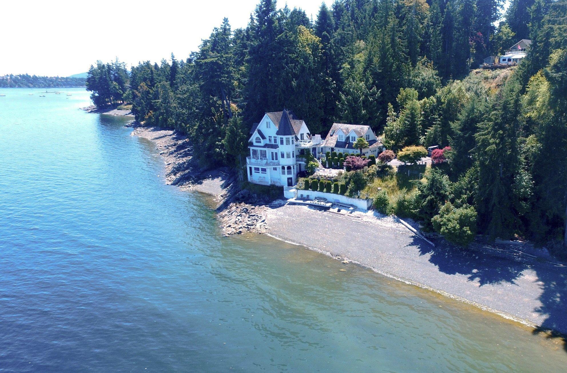 Castle Cove Inn