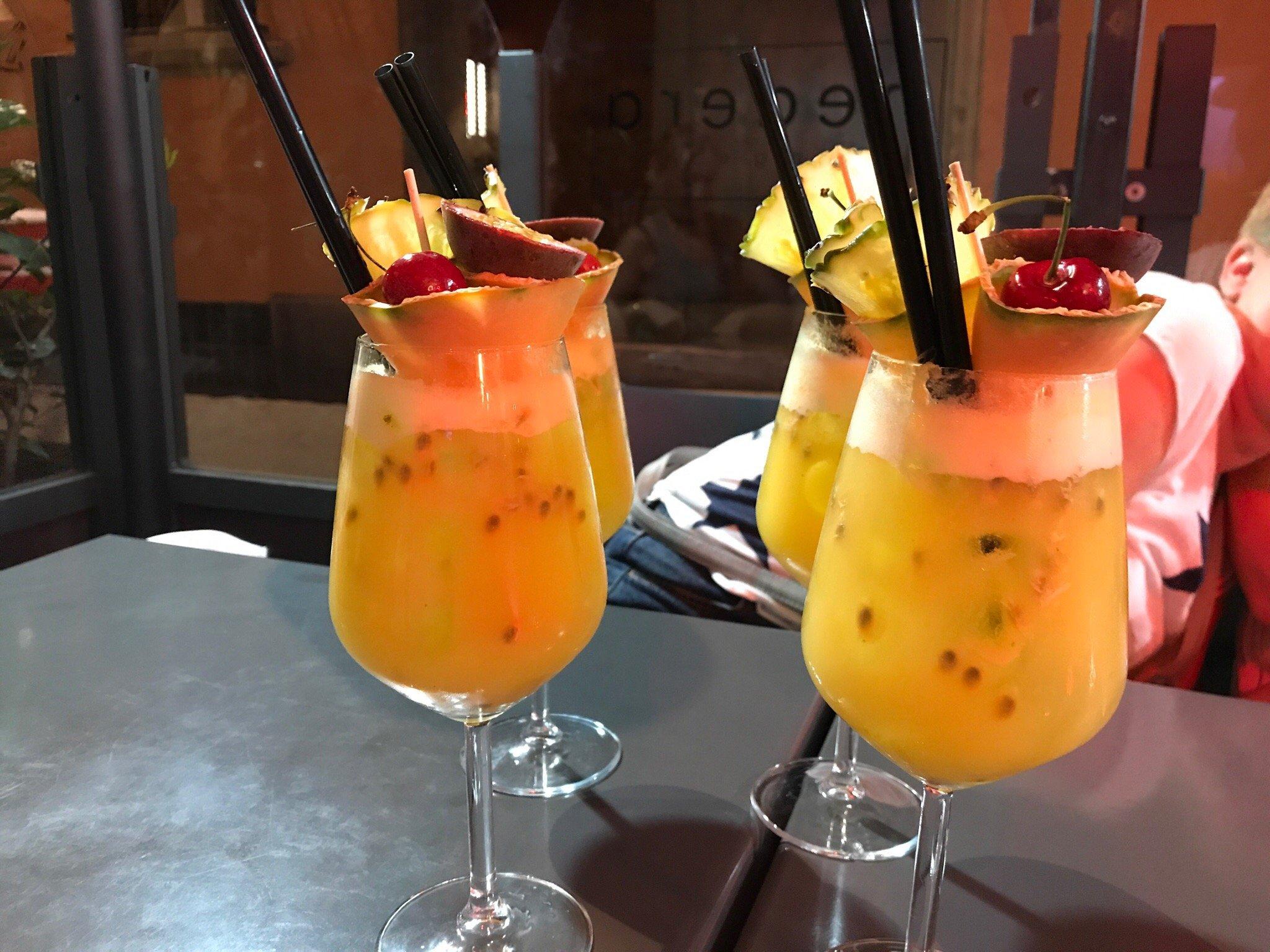 Neaera Lounge & Bistro