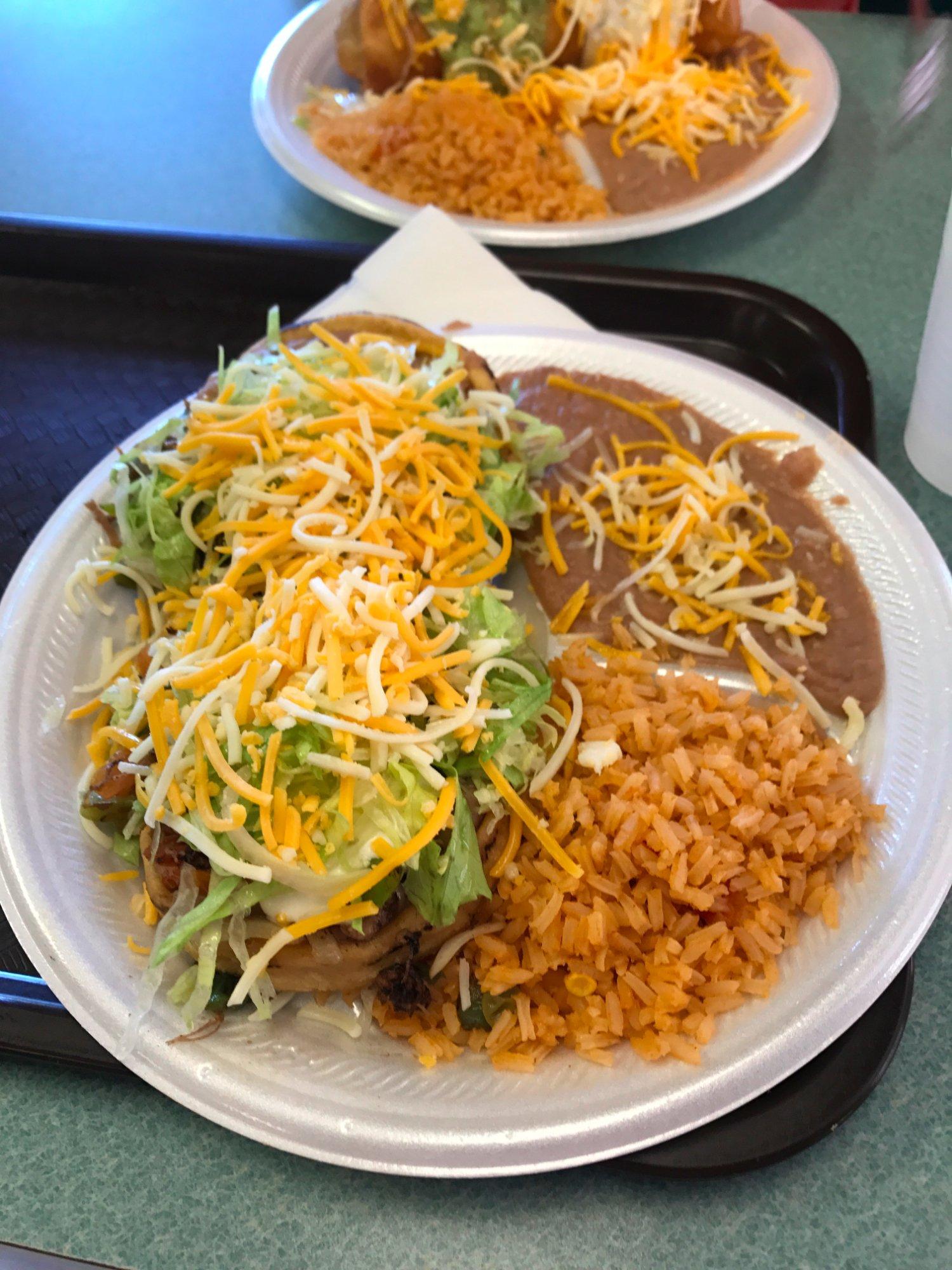 Los Favoritos Taco Shop