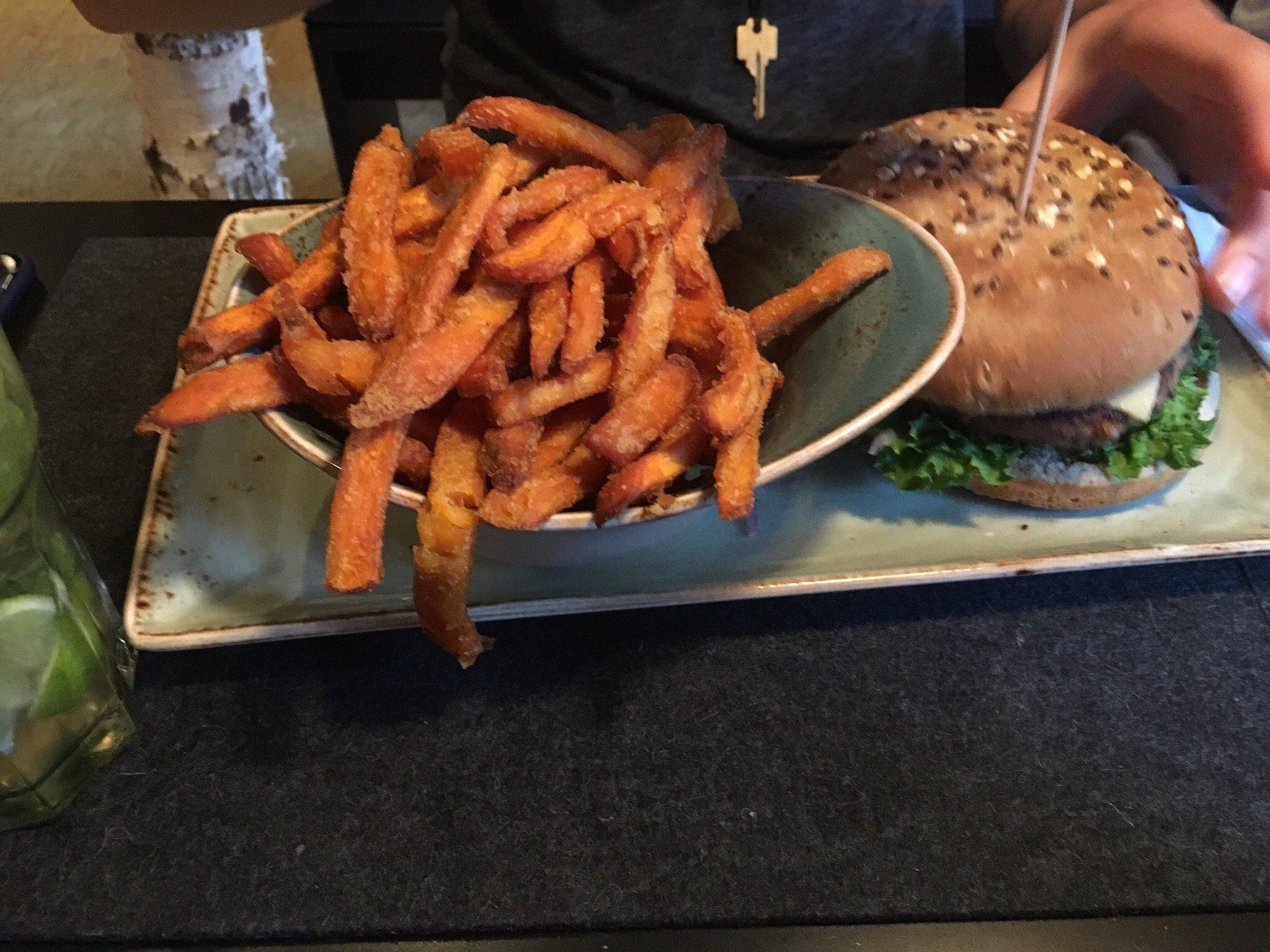 HANS IM GLUECK Burgergrill & Bar