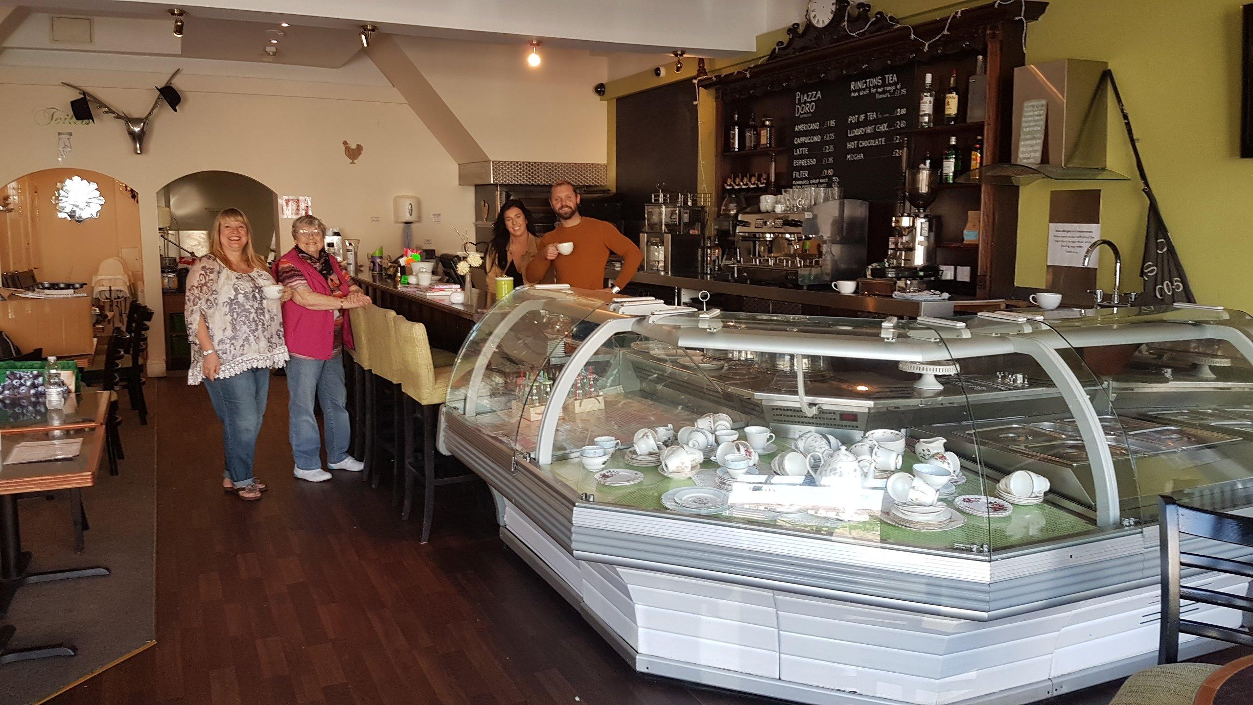 Lounge Coffee Bar & Cafe