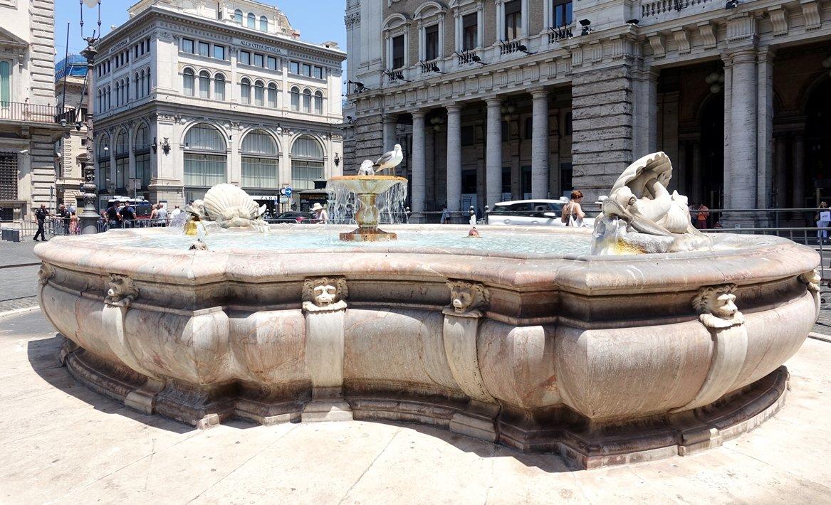 Photo by TobiasSippl