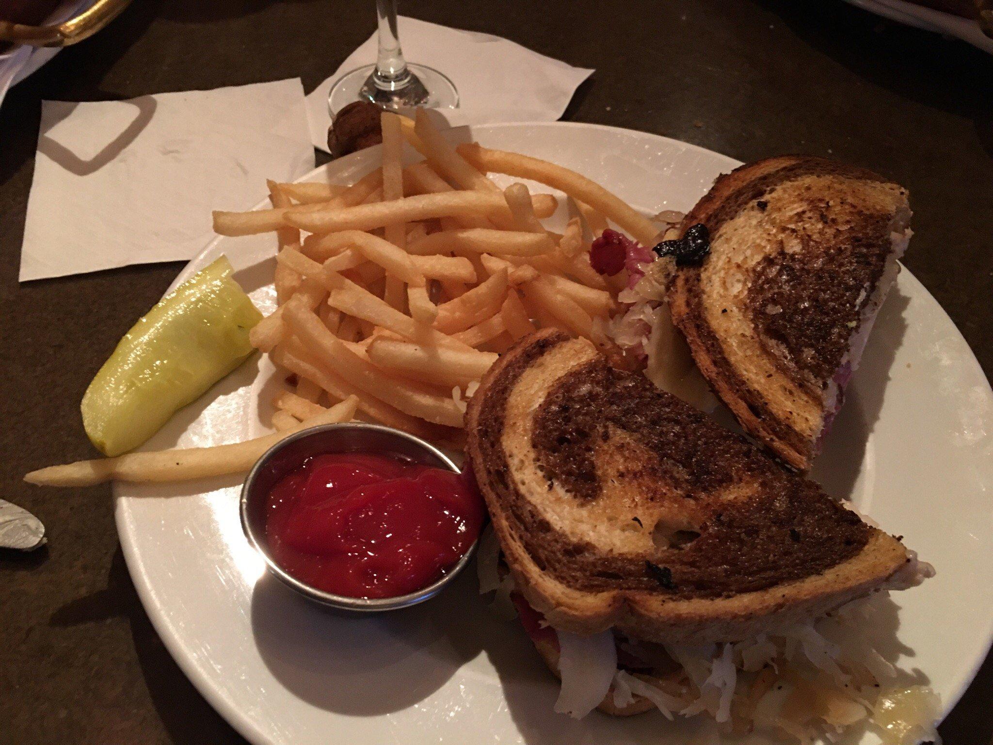 Foreside Tavern & Side Bar