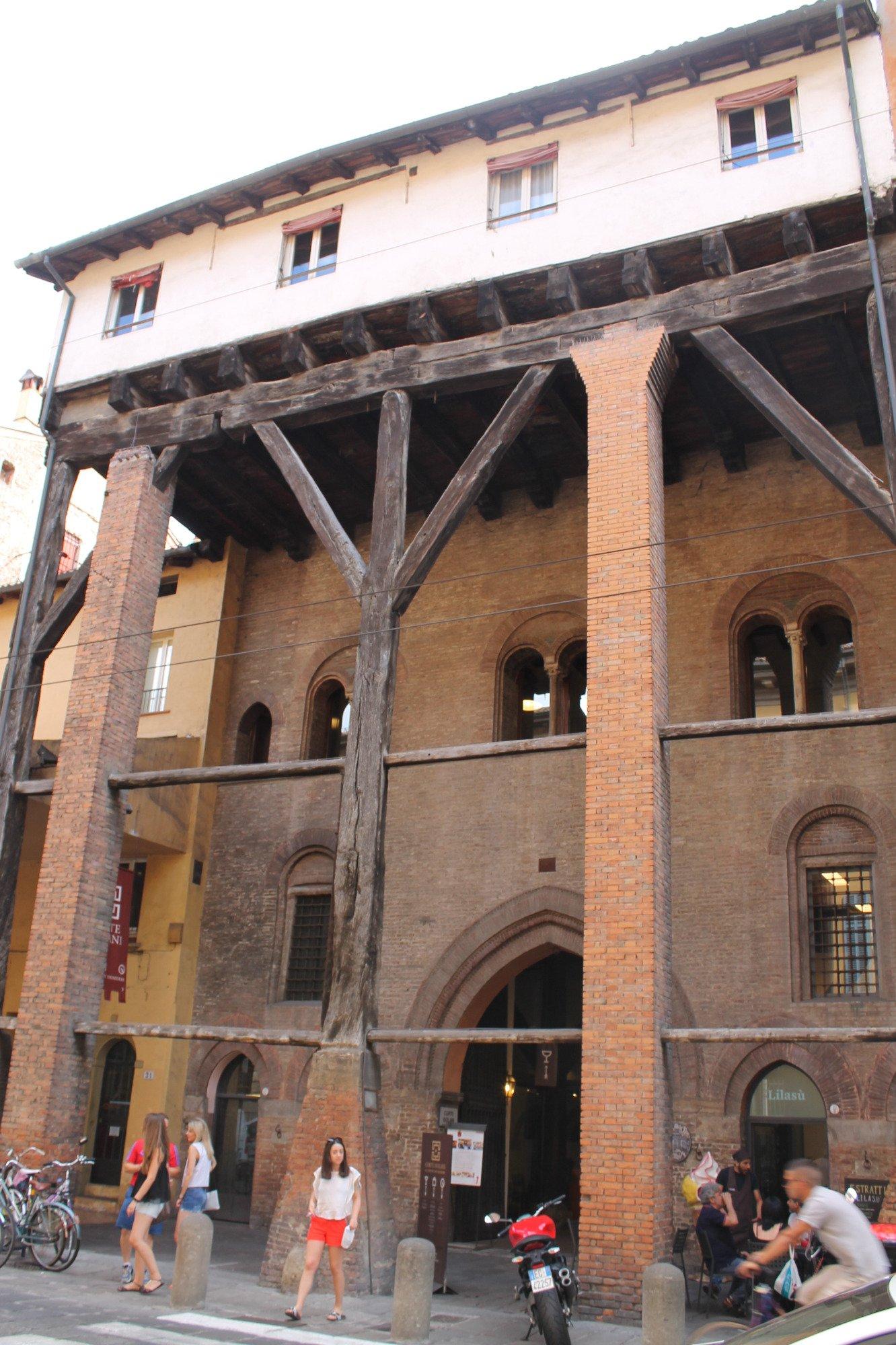 Photo by IoViaggioLowCost365