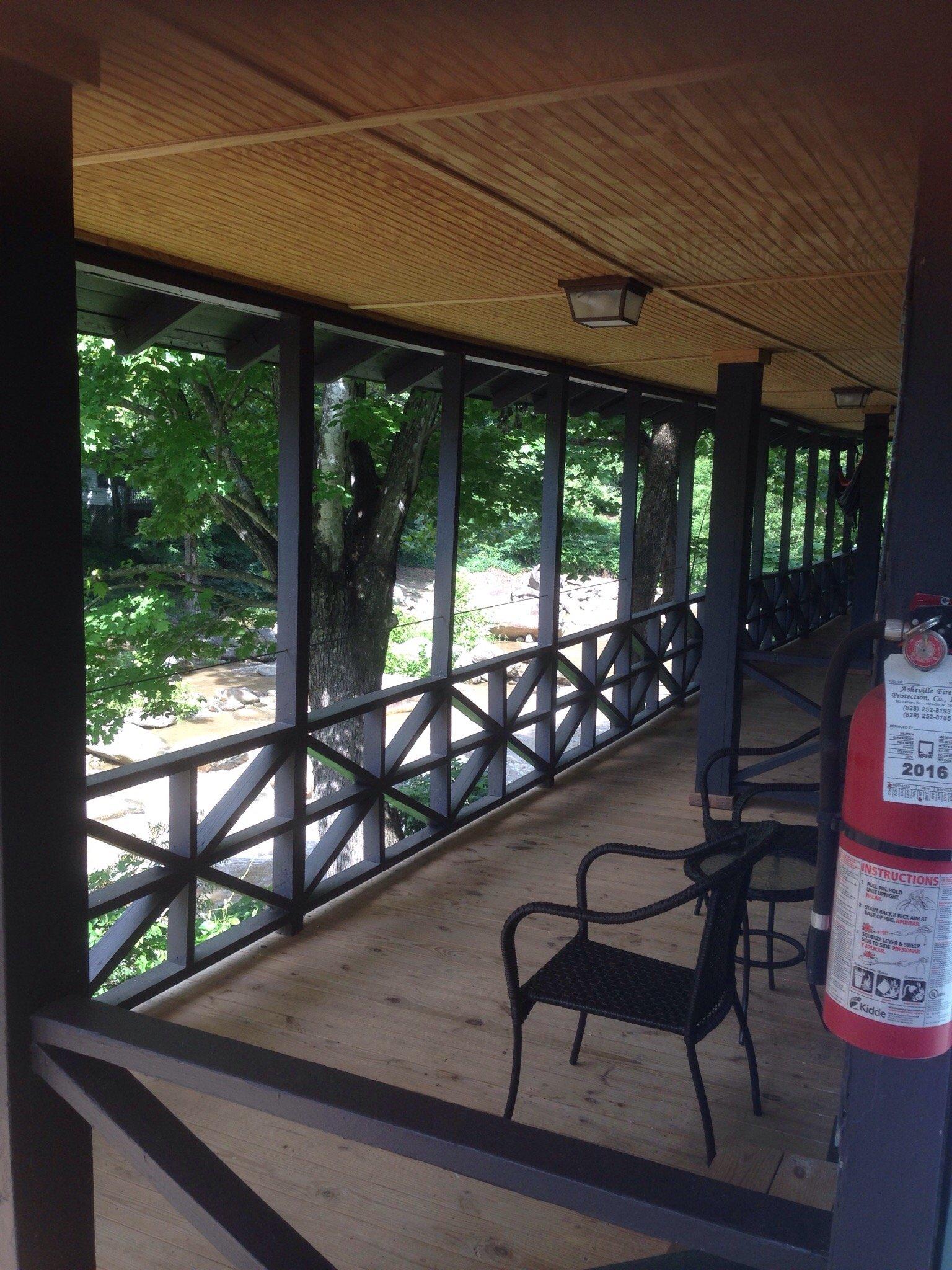 The Riverside Lodge at Chimney Rock