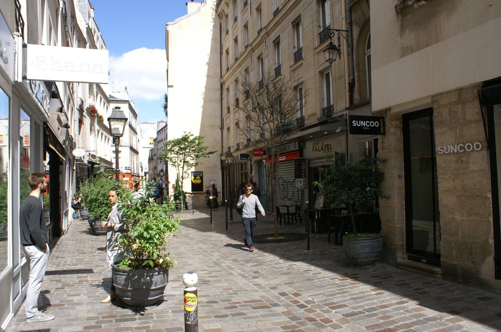 La Rue des Rosiers