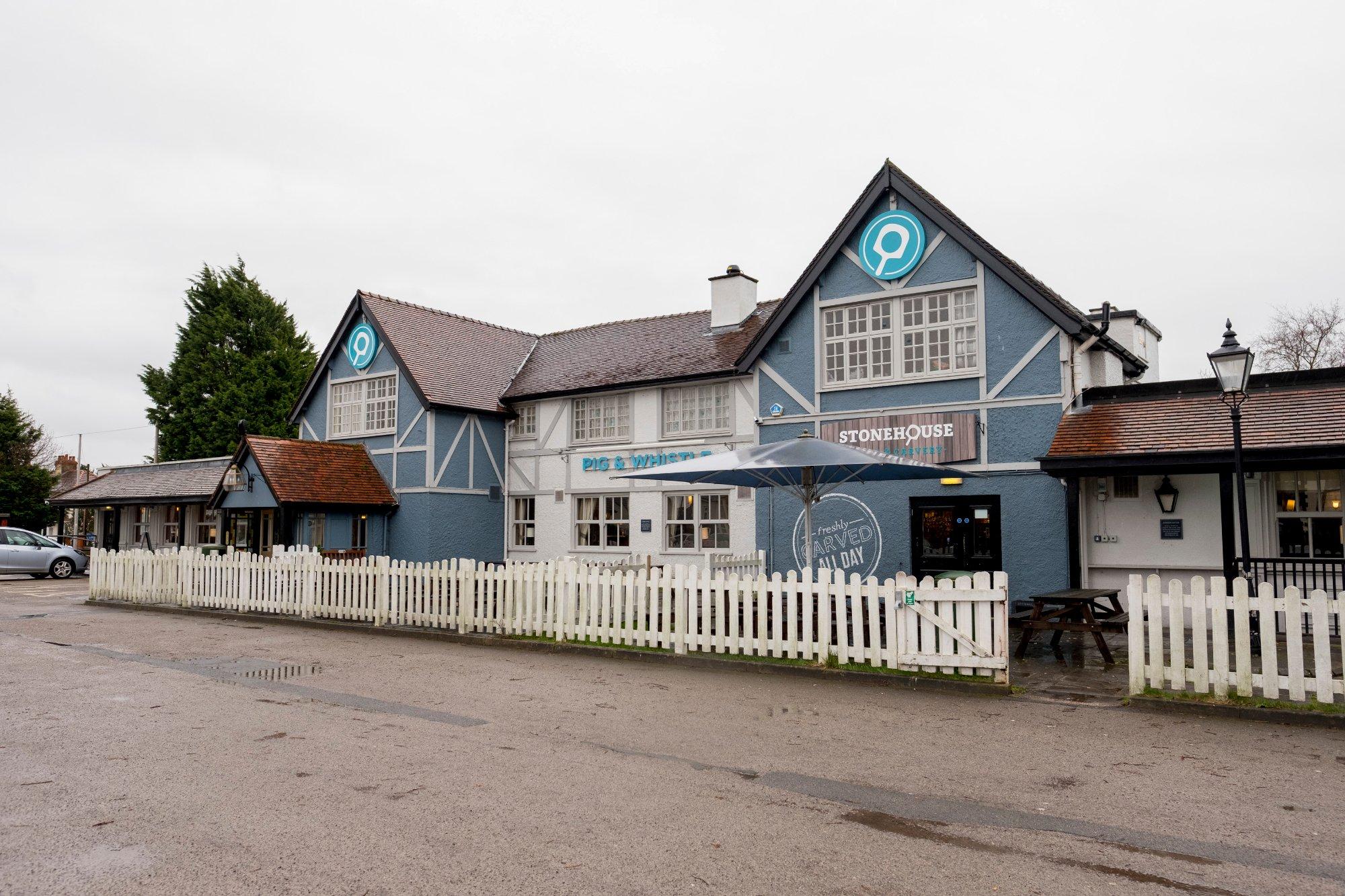 Pig & Whistle Stonehouse Pizza & Carvery