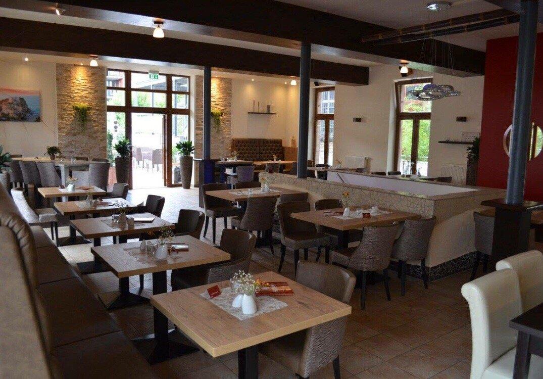 Raffaele Restaurant Lounge Bar