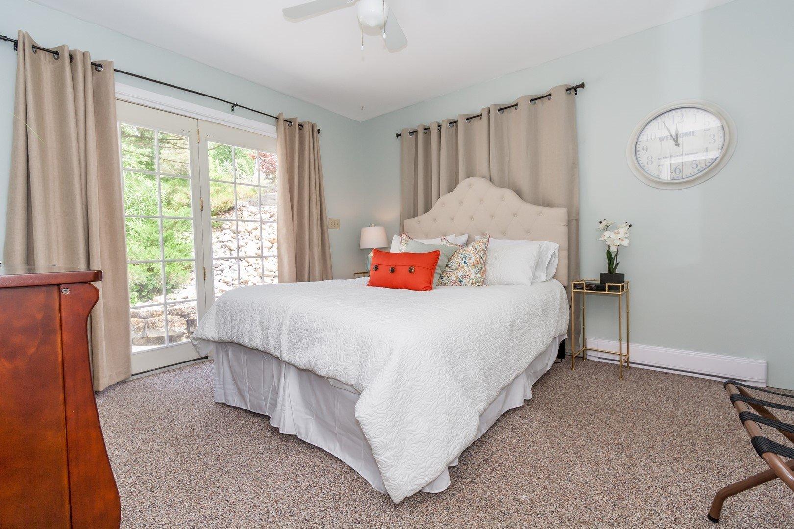 Lakeshore Inn Bed & Breakfast