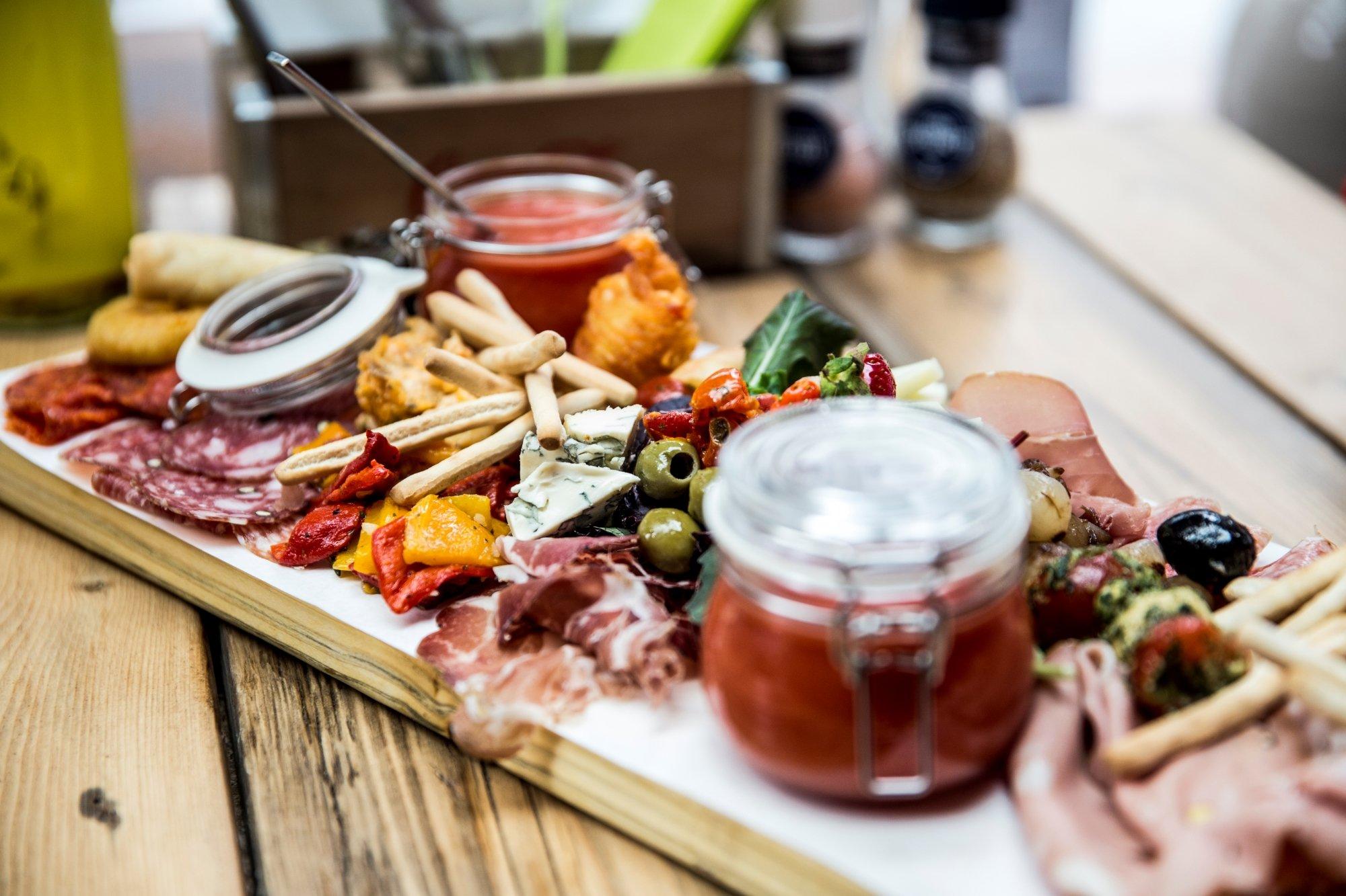 Taberna gastrobar & delicatessen