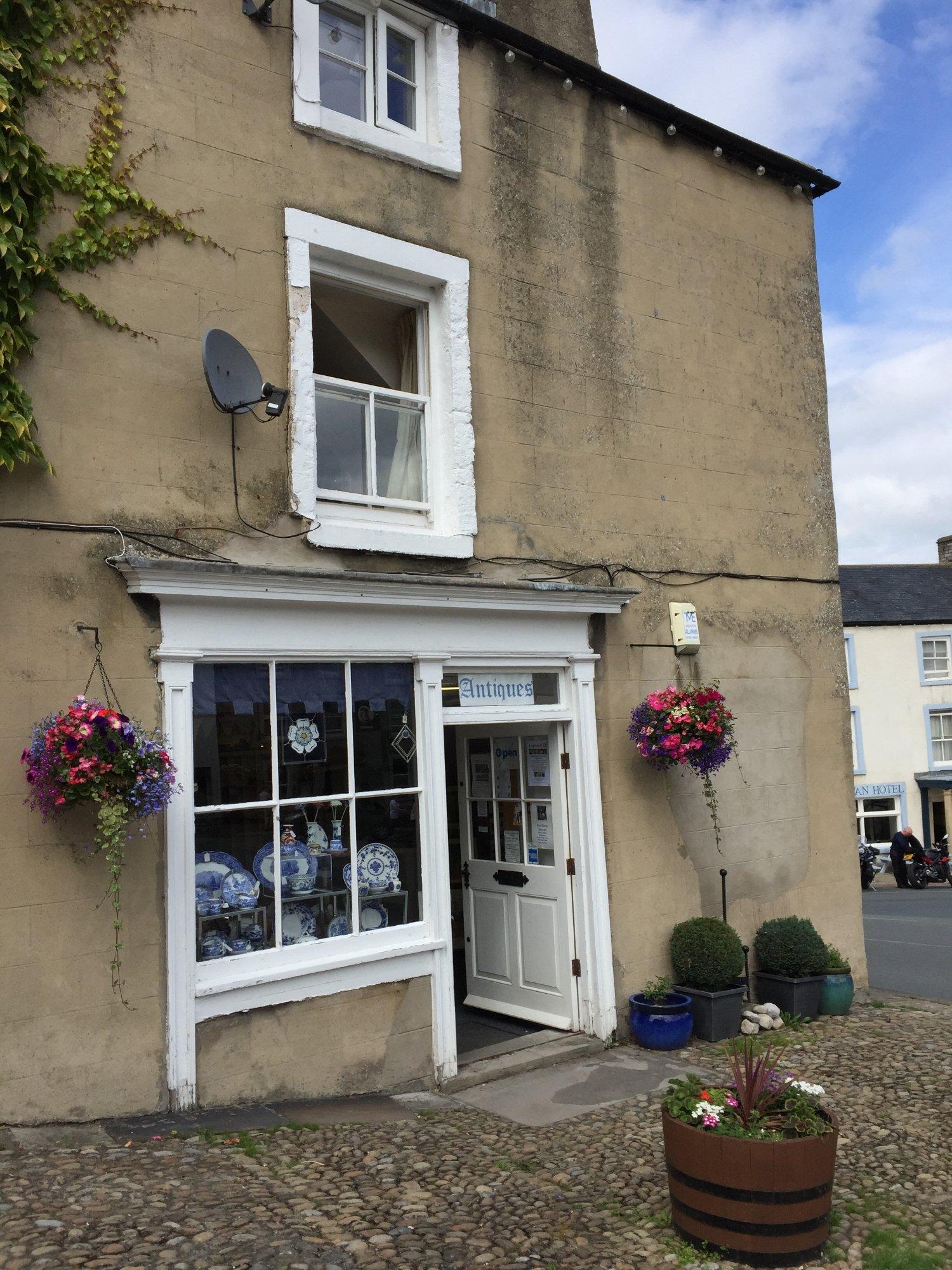 Ann Clarke Antiques & Collectables